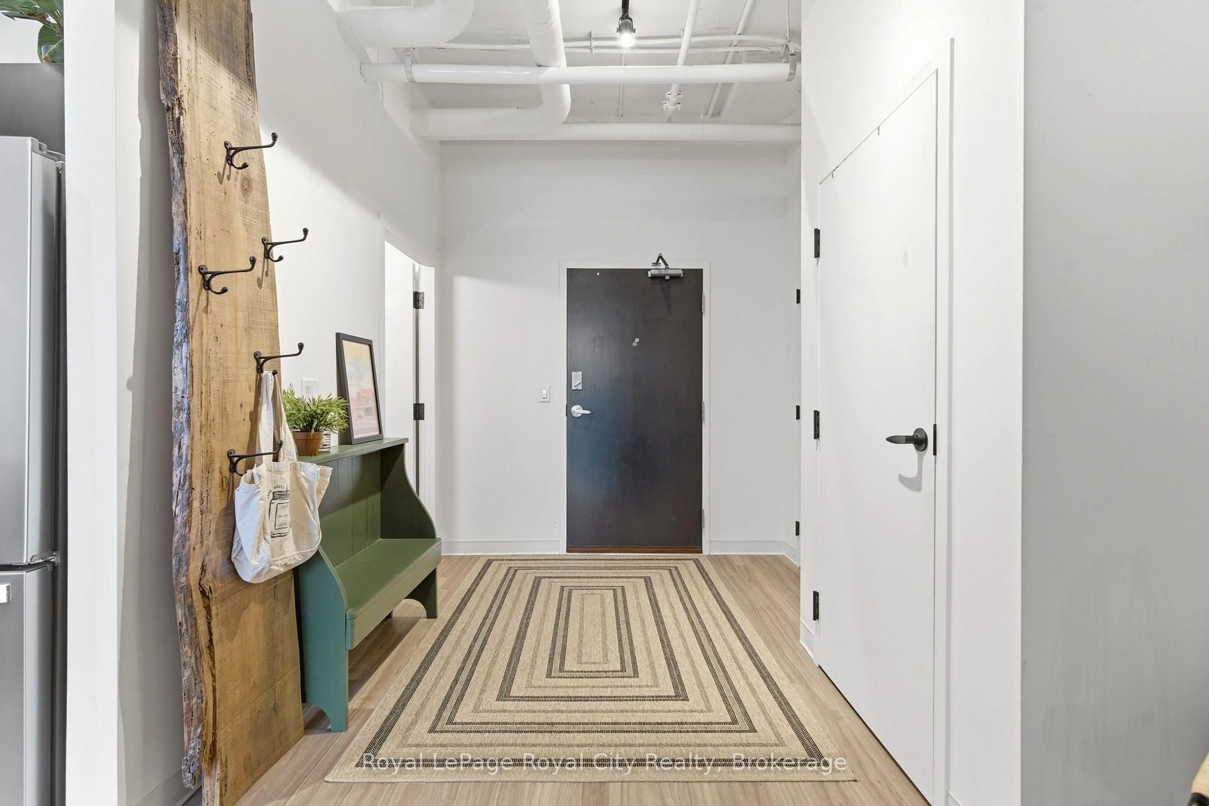 Indoor entryway for 120 Huron St #112, Guelph Ontario N1E 0T8