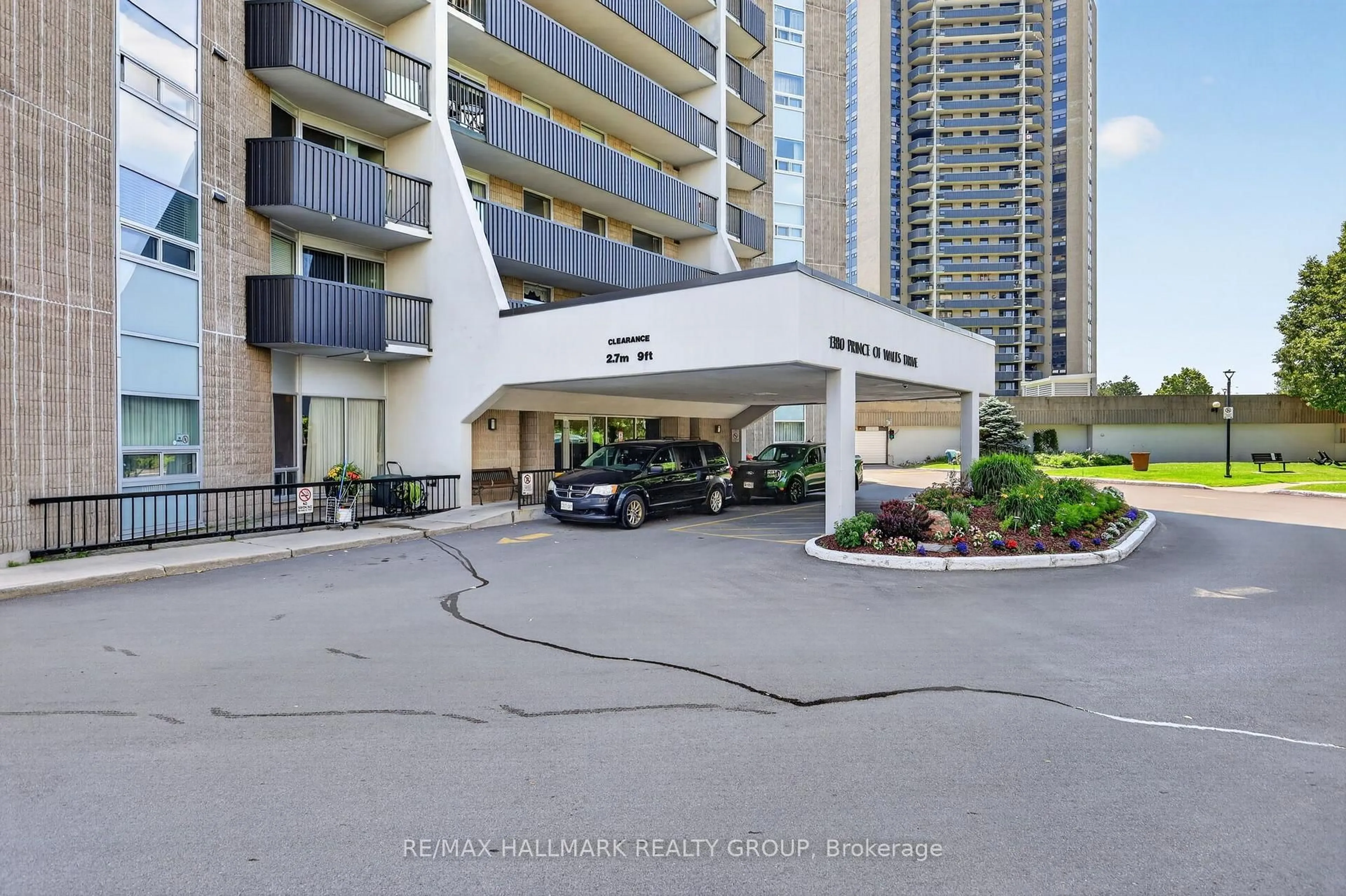 Indoor foyer for 1380 Prince of Wales Dr #703, Ottawa Ontario K2C 3N5