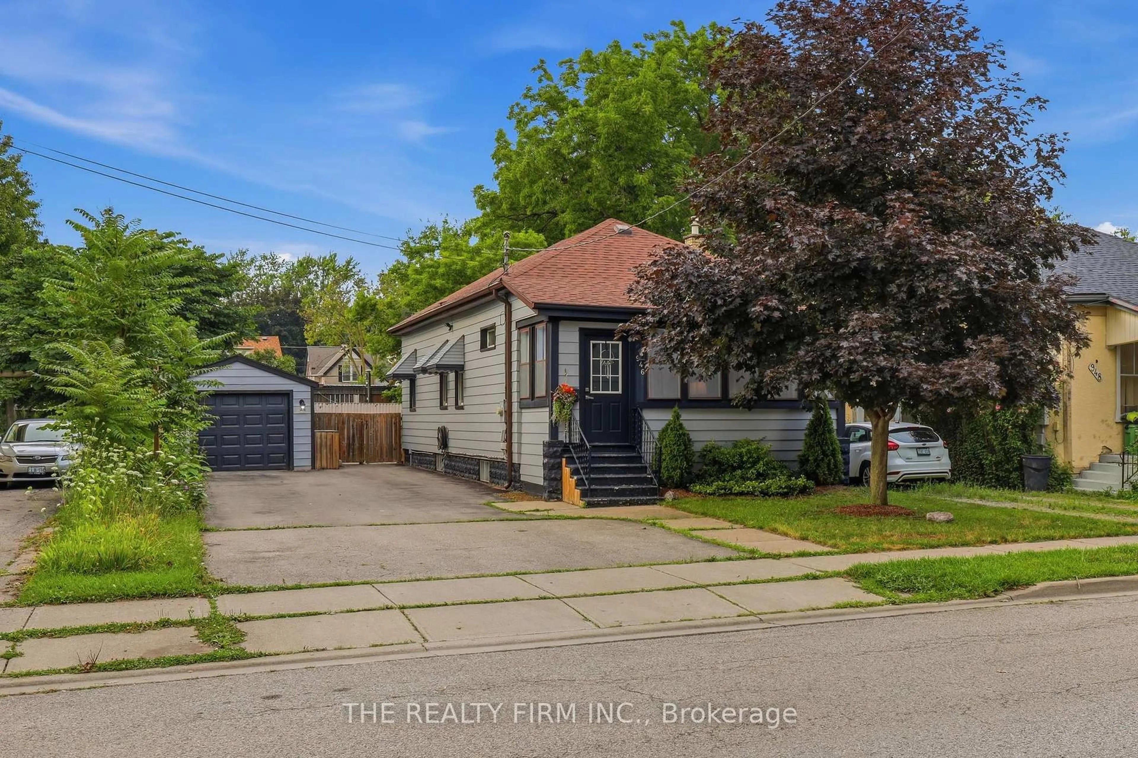 Unknown for 946 Lorne Ave, London East Ontario N5W 3L1