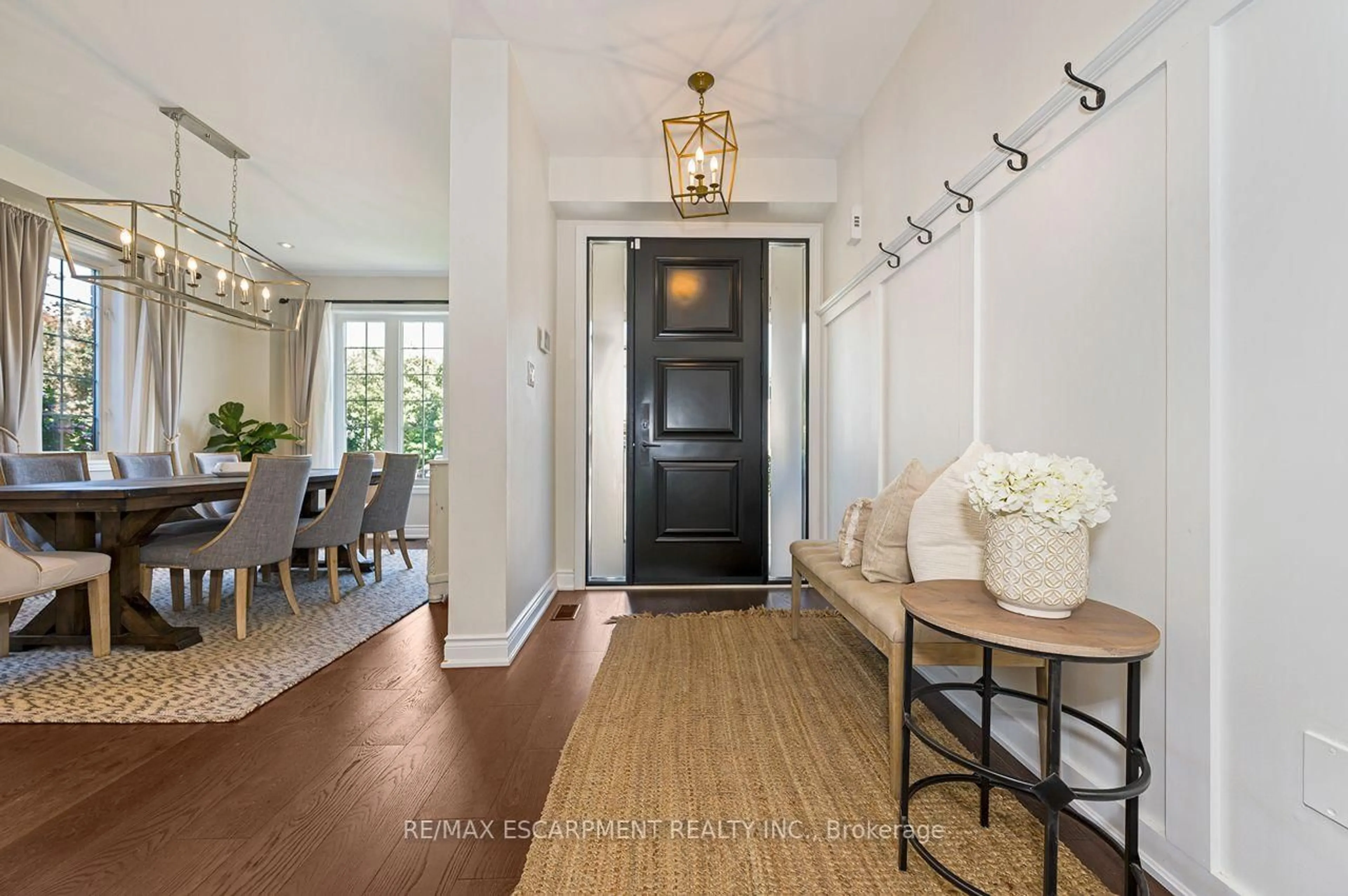 Indoor entryway for 33 Dewsbury Way, Hamilton Ontario L8E 6C2