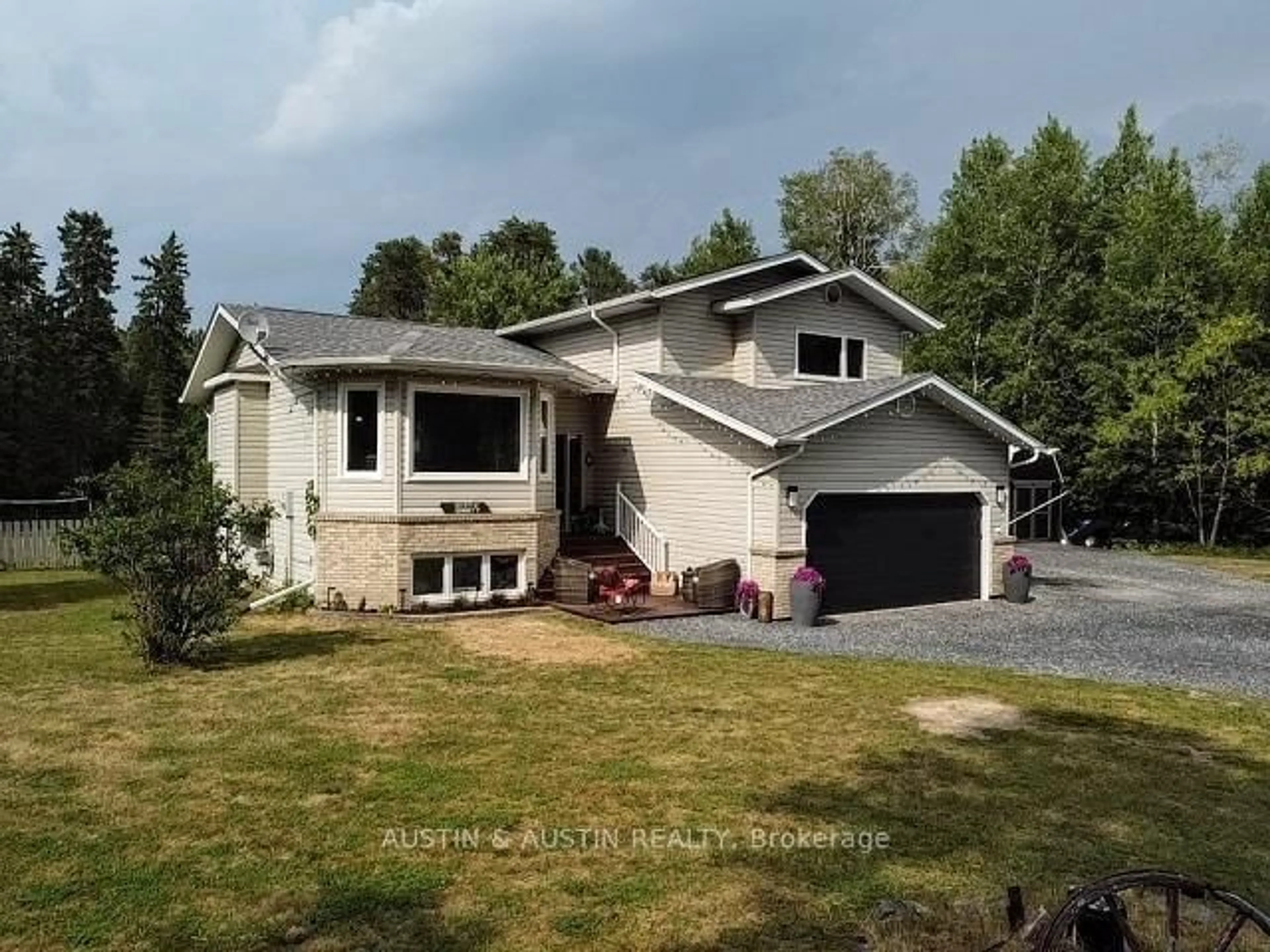 Home with vinyl exterior material, unknown for 9 Willow Crt, Dryden Ontario P8N 0A2