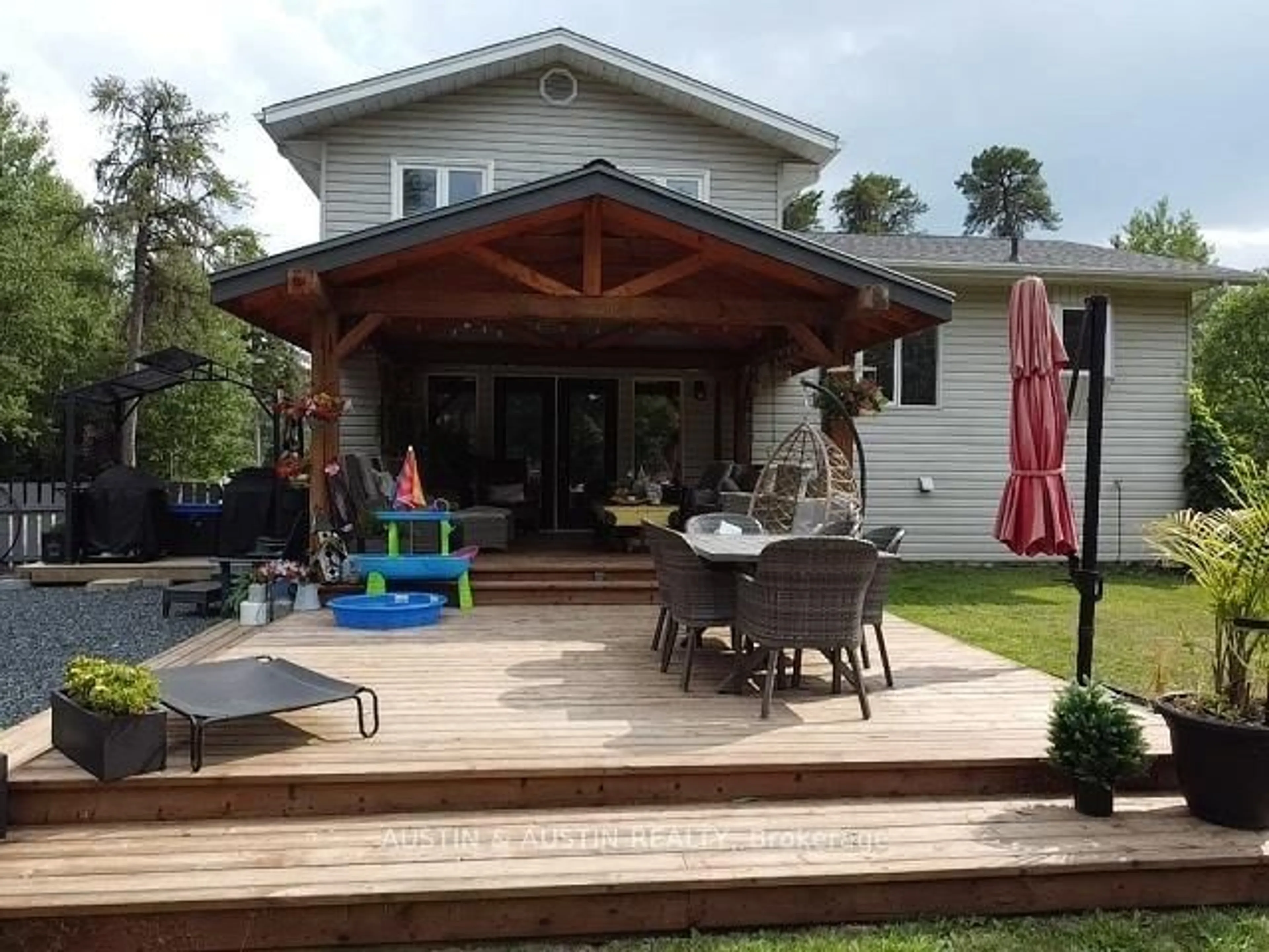 Patio, street for 9 Willow Crt, Dryden Ontario P8N 0A2