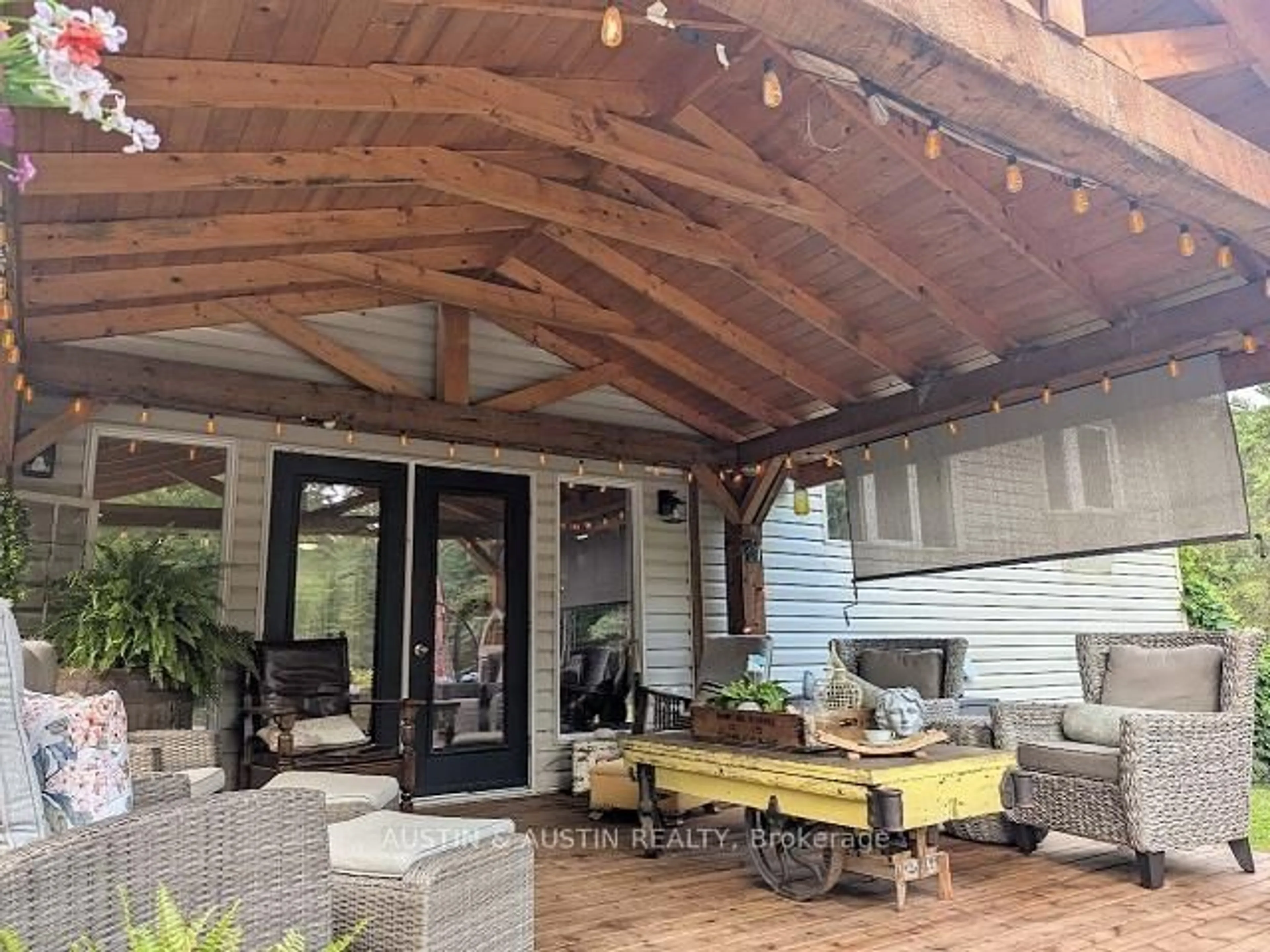 Patio, street for 9 Willow Crt, Dryden Ontario P8N 0A2