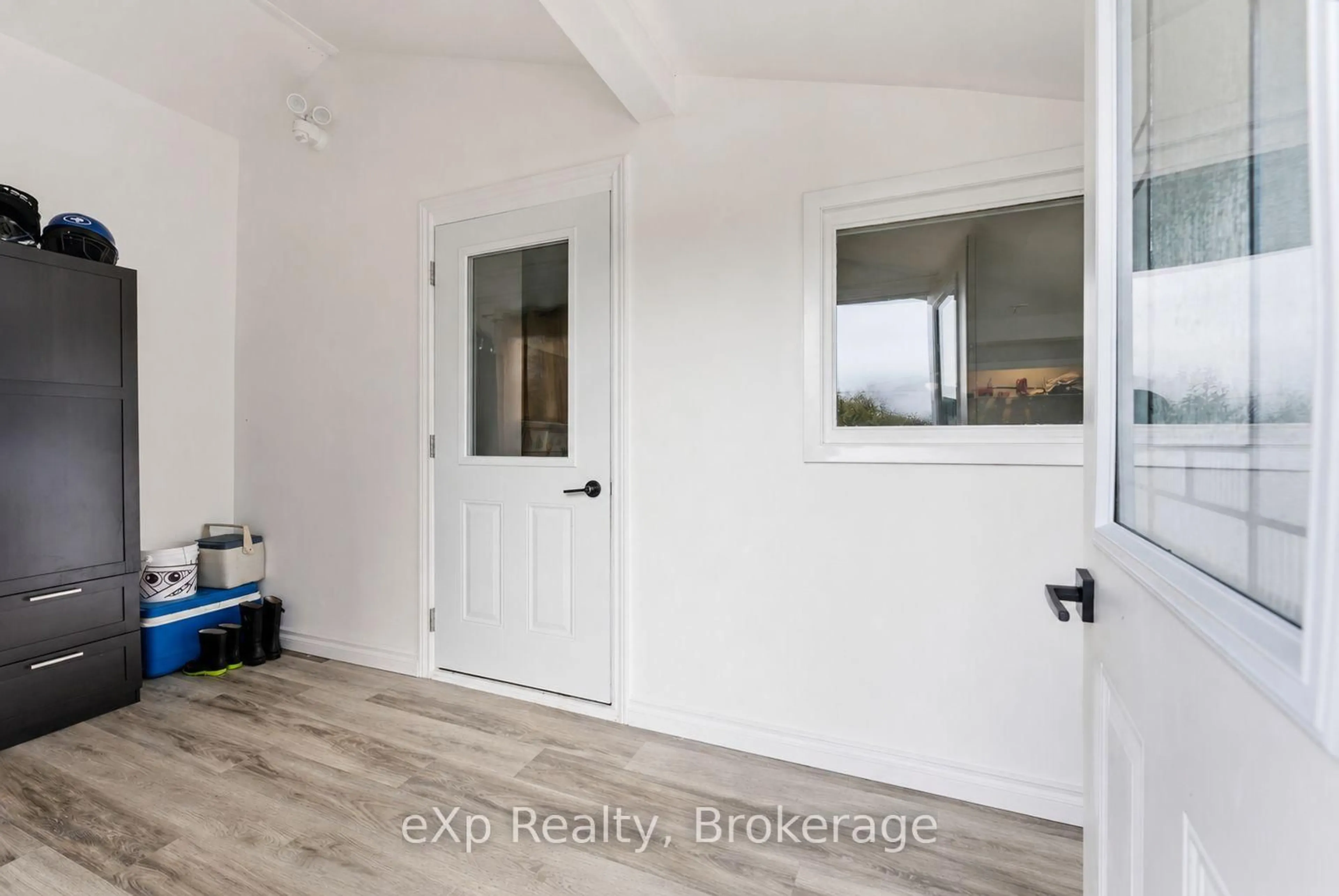 Indoor entryway for 23B Mother's Rd, Tweed Ontario K0K 3J0
