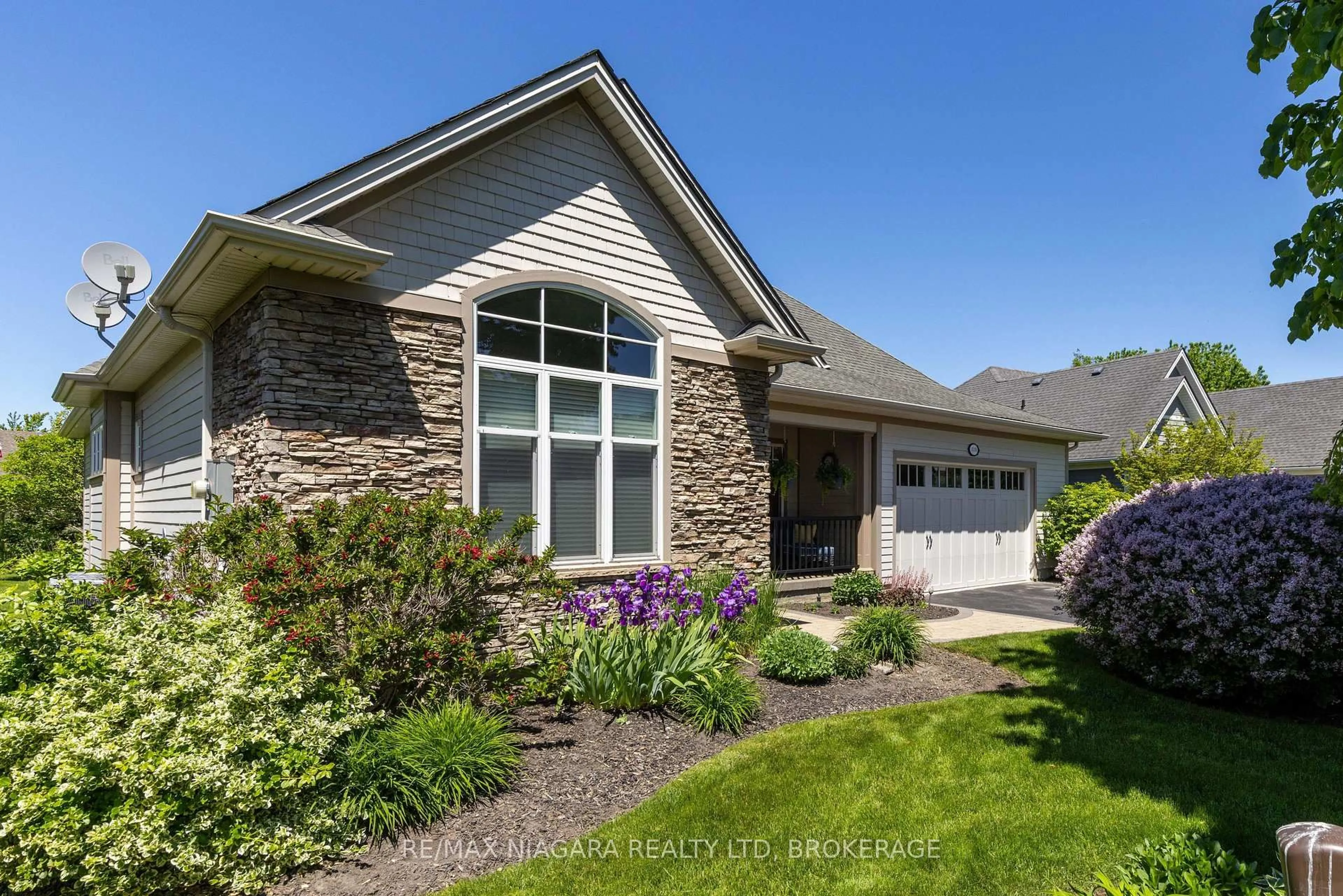 Home with brick exterior material, street for 3538 Algonquin Dr, Fort Erie Ontario L0S 1N0