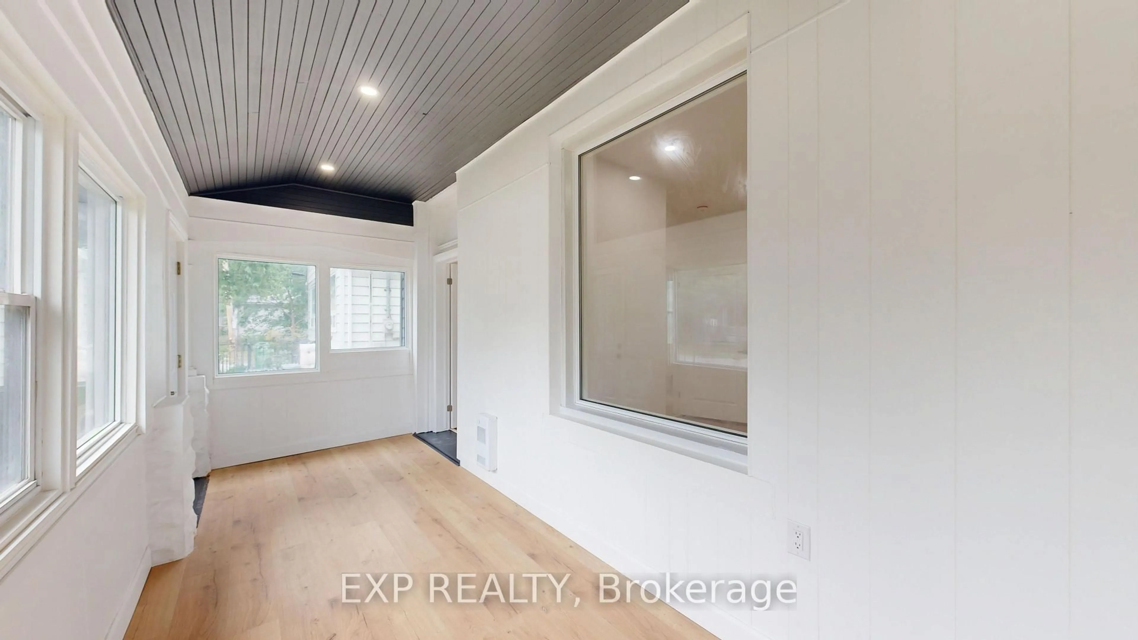 Indoor entryway for 686 Elias St, London East Ontario N5W 3N7