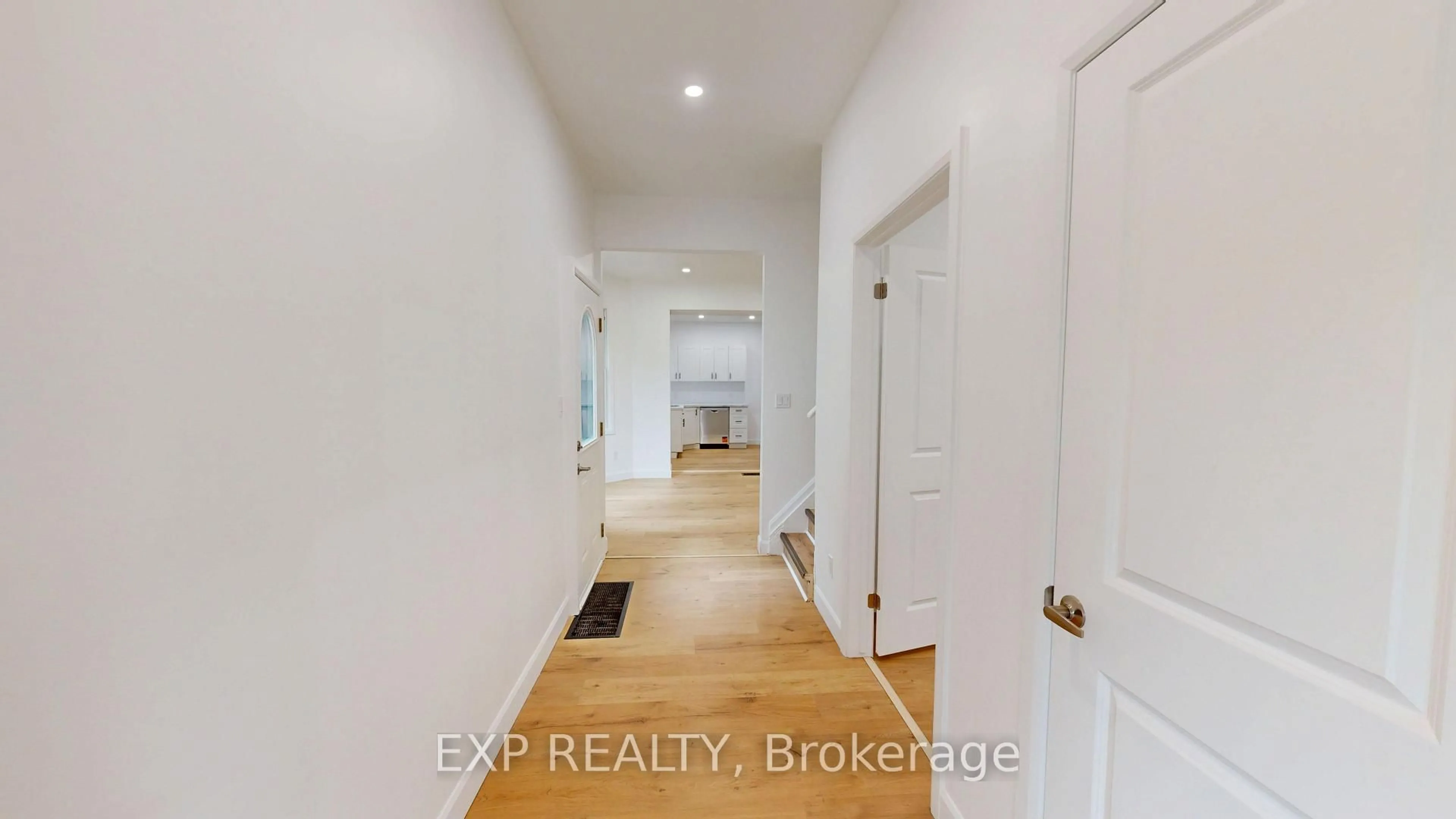 Indoor entryway for 686 Elias St, London East Ontario N5W 3N7