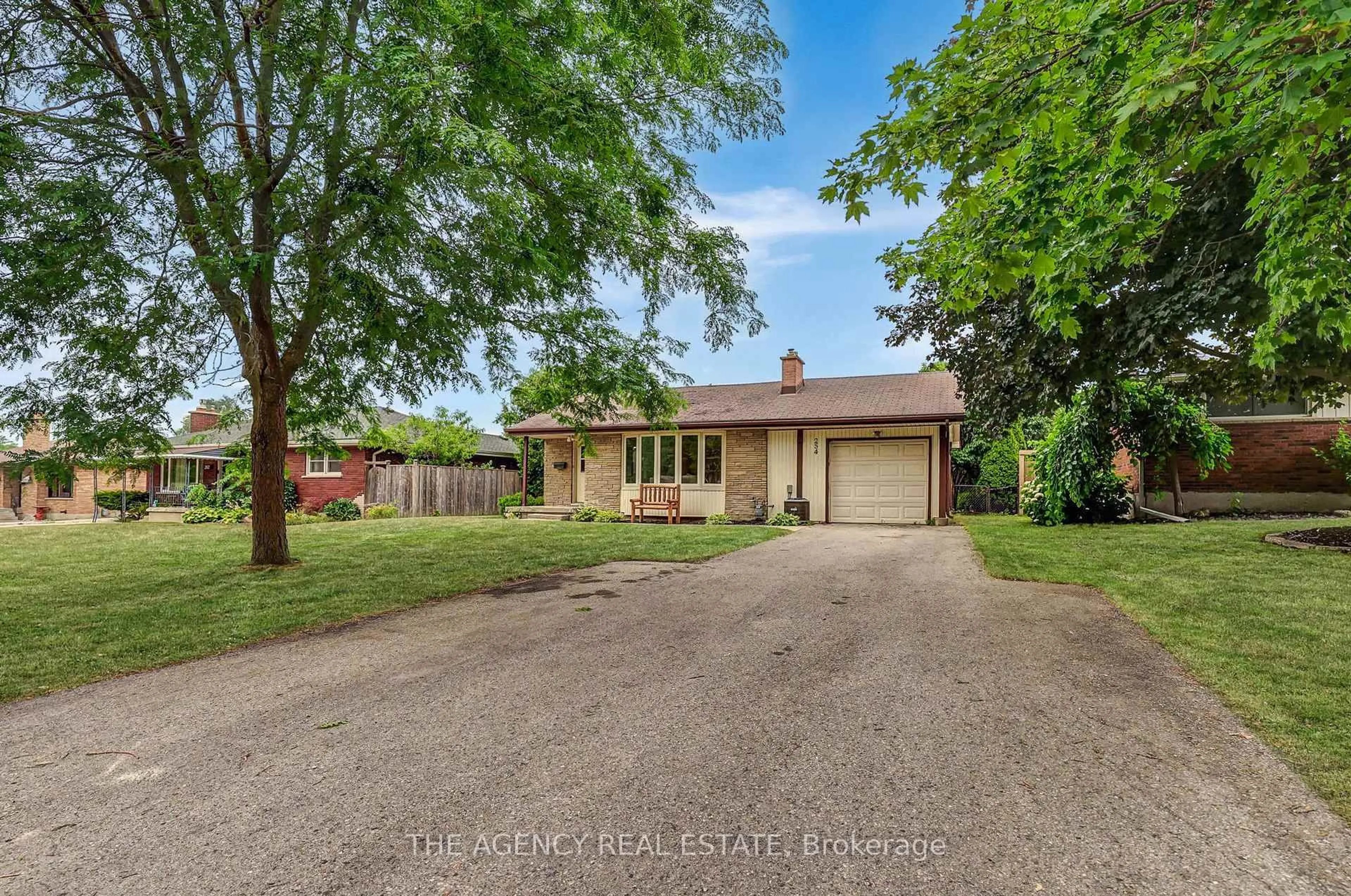 A pic from outside/outdoor area/front of a property/back of a property/a pic from drone, street for 254 King Edward Ave, London South Ontario N5Z 3T7