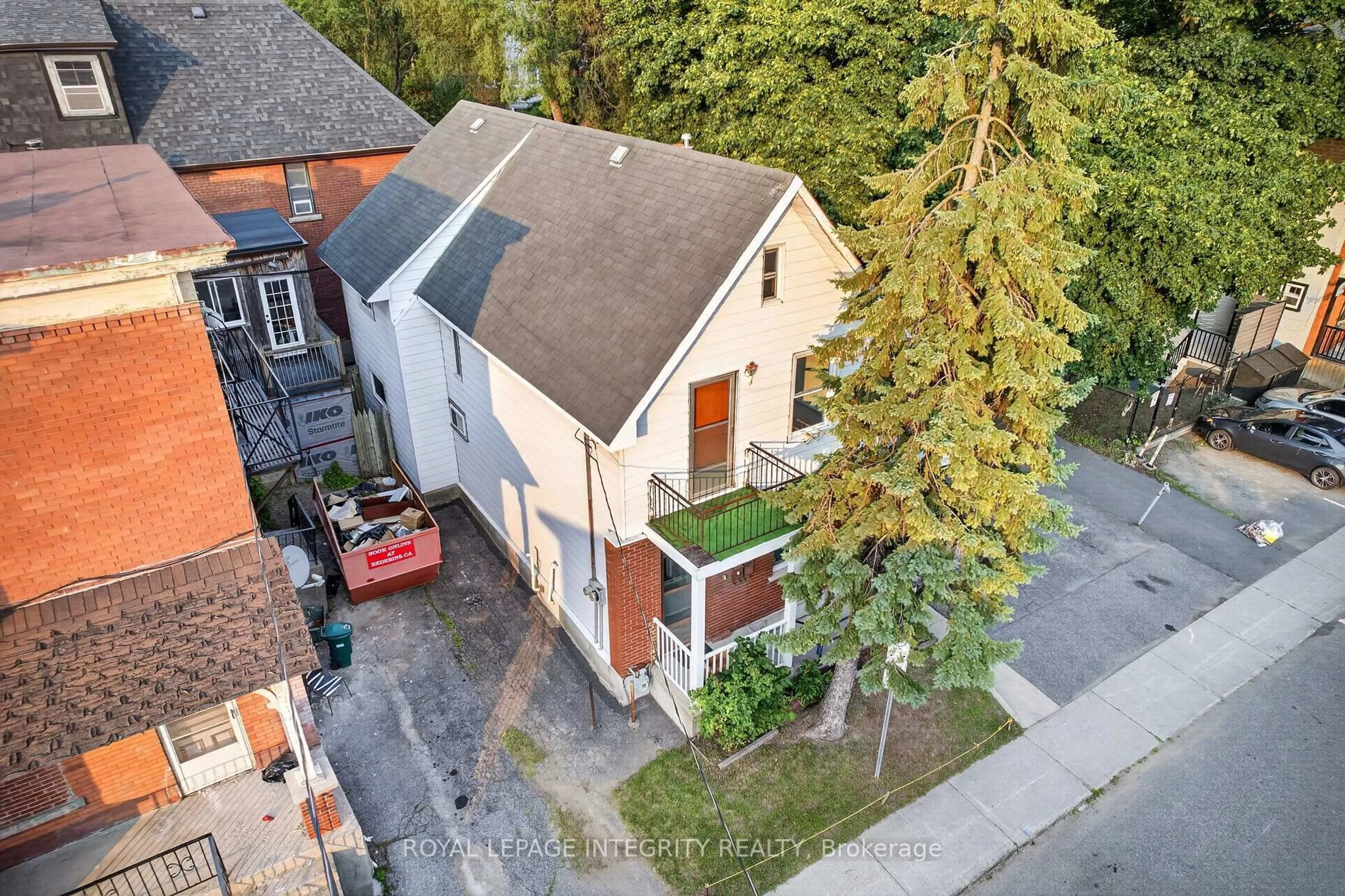 A pic from outside/outdoor area/front of a property/back of a property/a pic from drone, street for 141 Percy St, Ottawa Ontario K1R 6C8