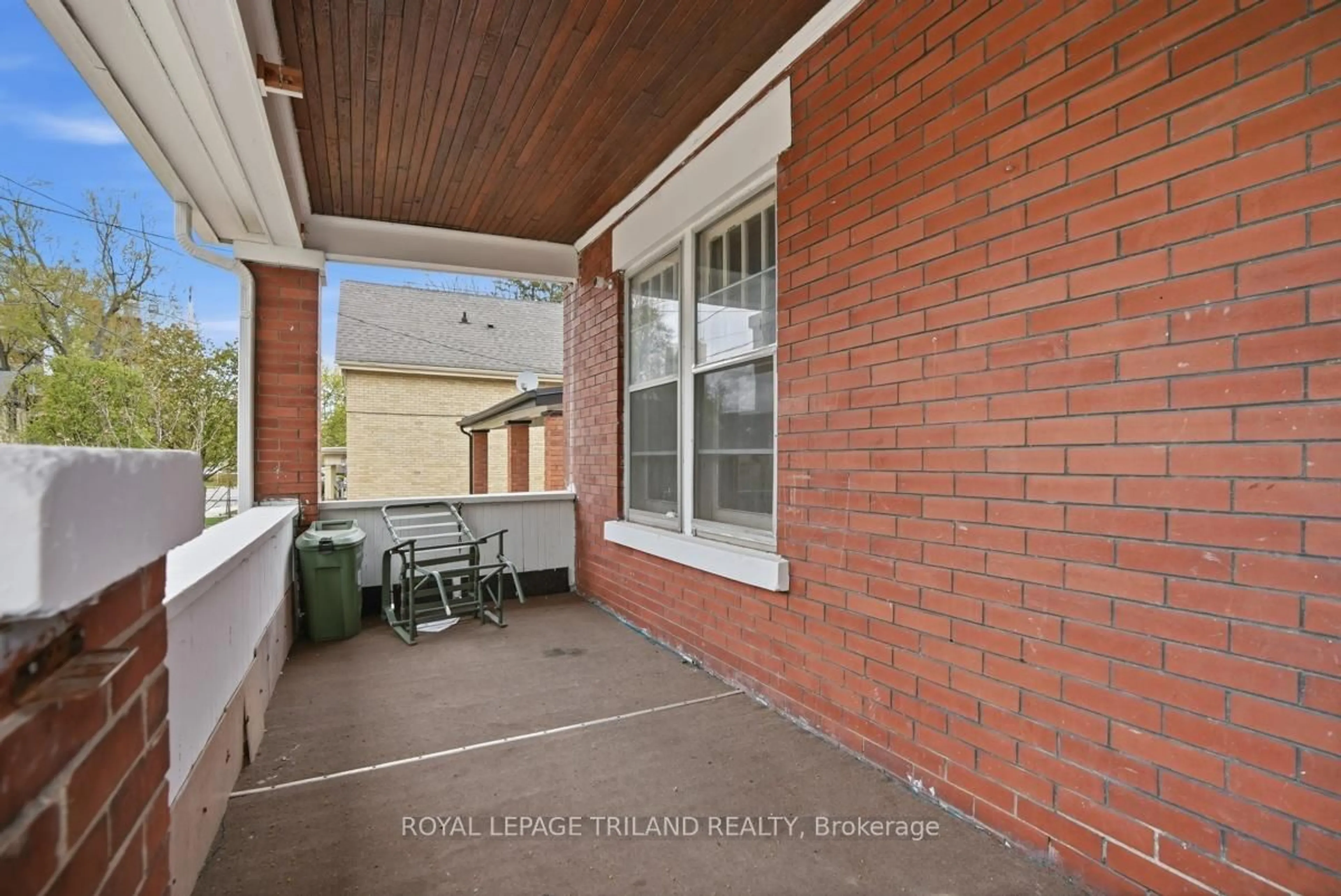 Patio, street for 98 Cartwright St, London East Ontario N6B 2W7