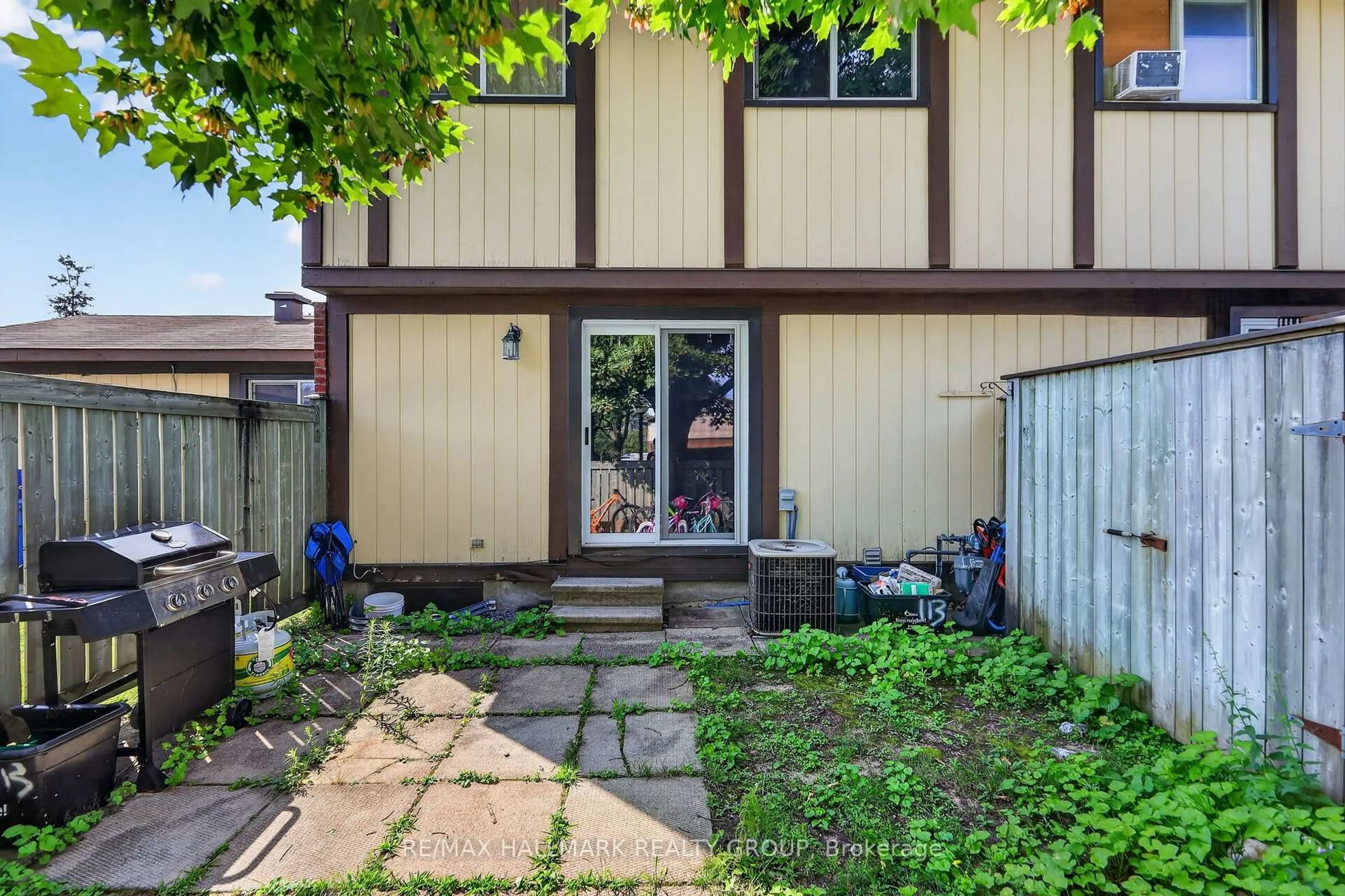 Patio, street for 113 Pickford Dr, Kanata Ontario K2L 2C3