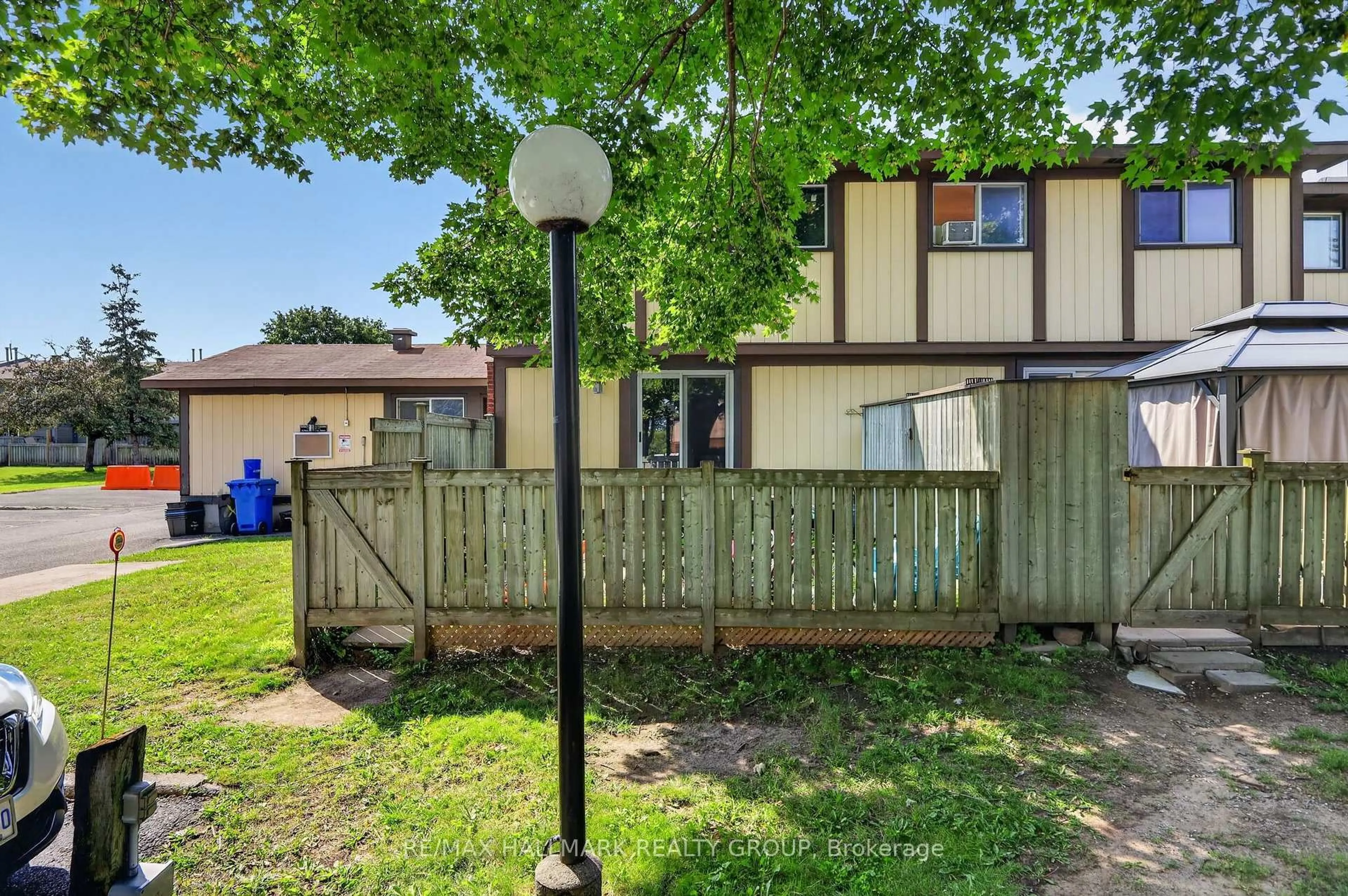 Patio, unknown for 113 Pickford Dr, Kanata Ontario K2L 2C3