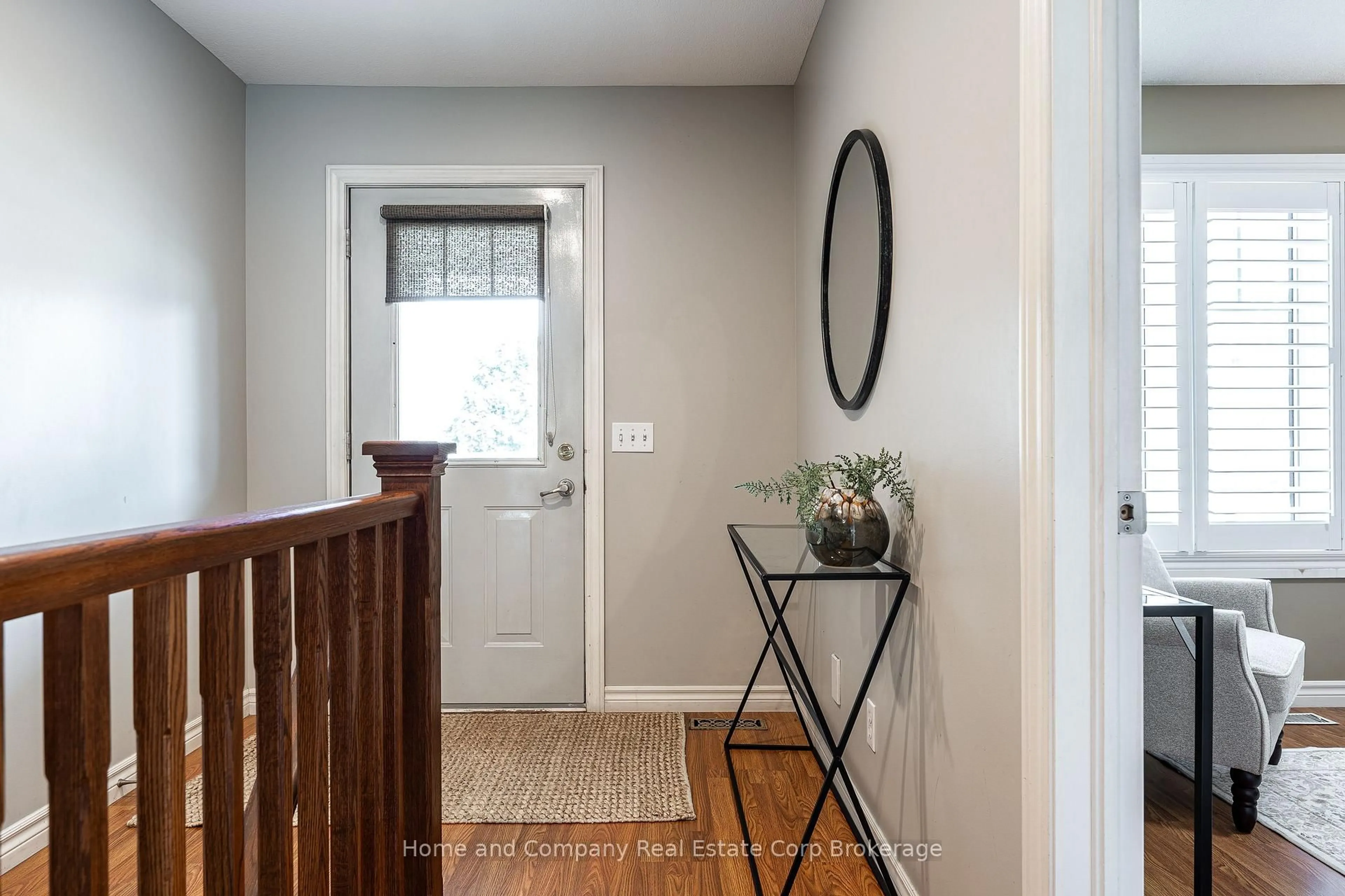 Indoor entryway for 354 Dufferin St, Stratford Ontario N5A 8B3