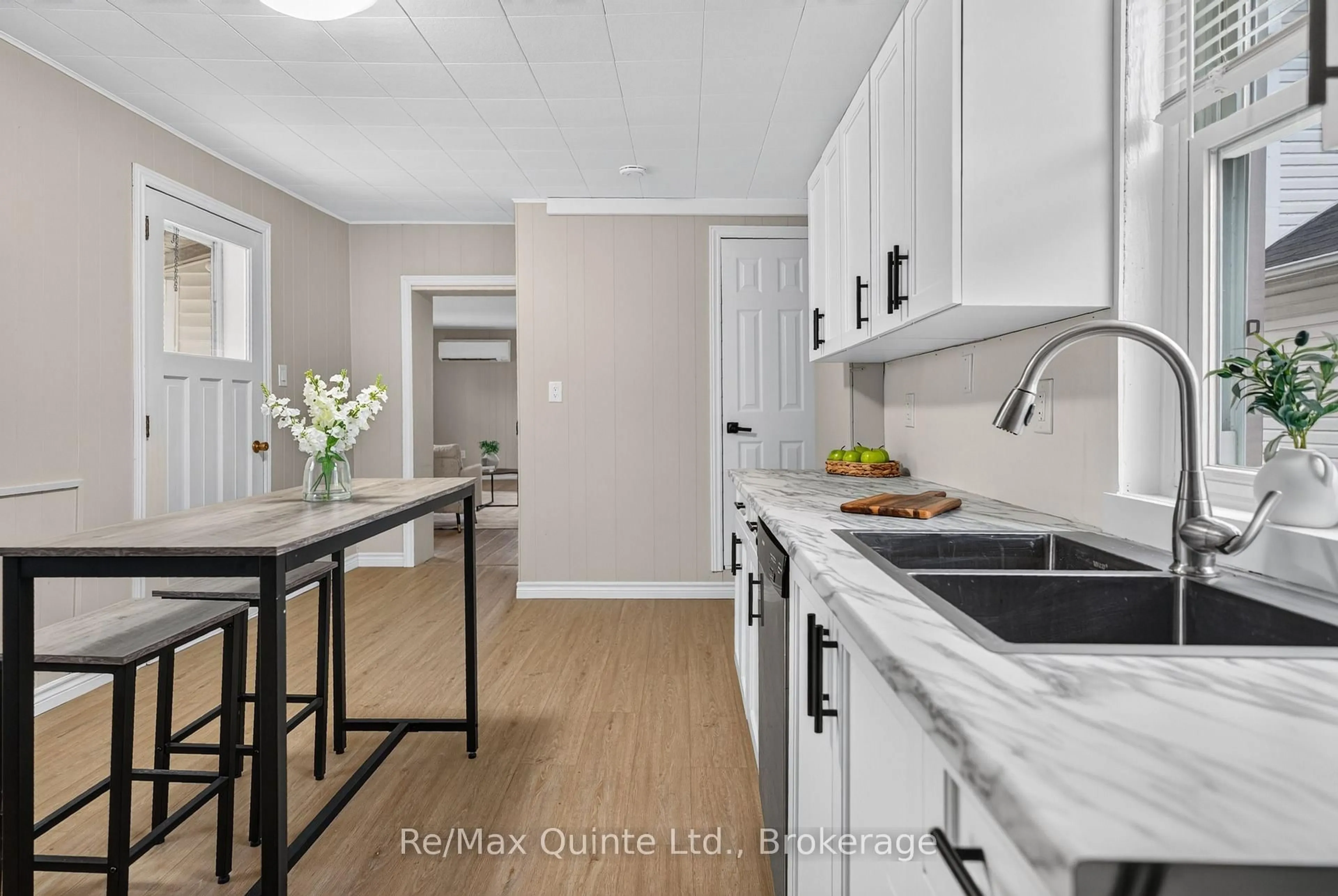 Open concept kitchen, ceramic/tile floor for 55 George St, Belleville Ontario K8N 3G7