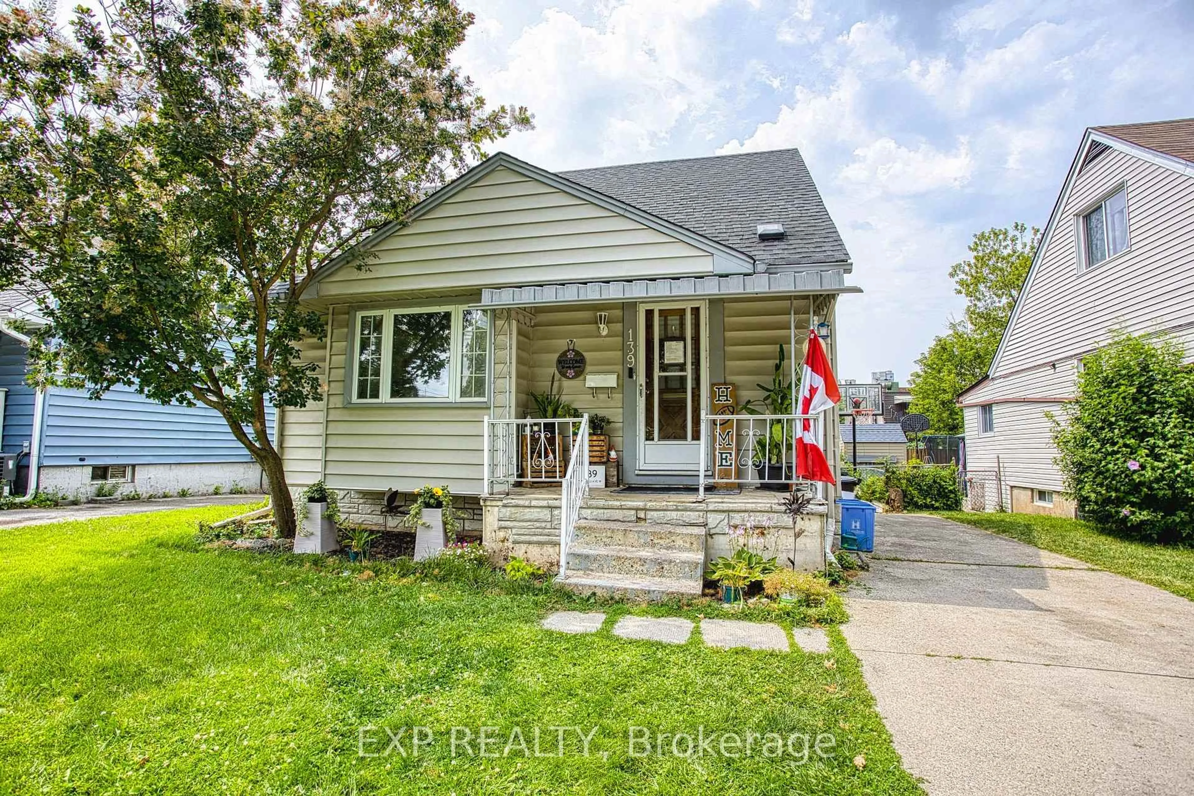 Home with vinyl exterior material, street for 139 Glassco Ave, Hamilton Ontario L8H 6A1