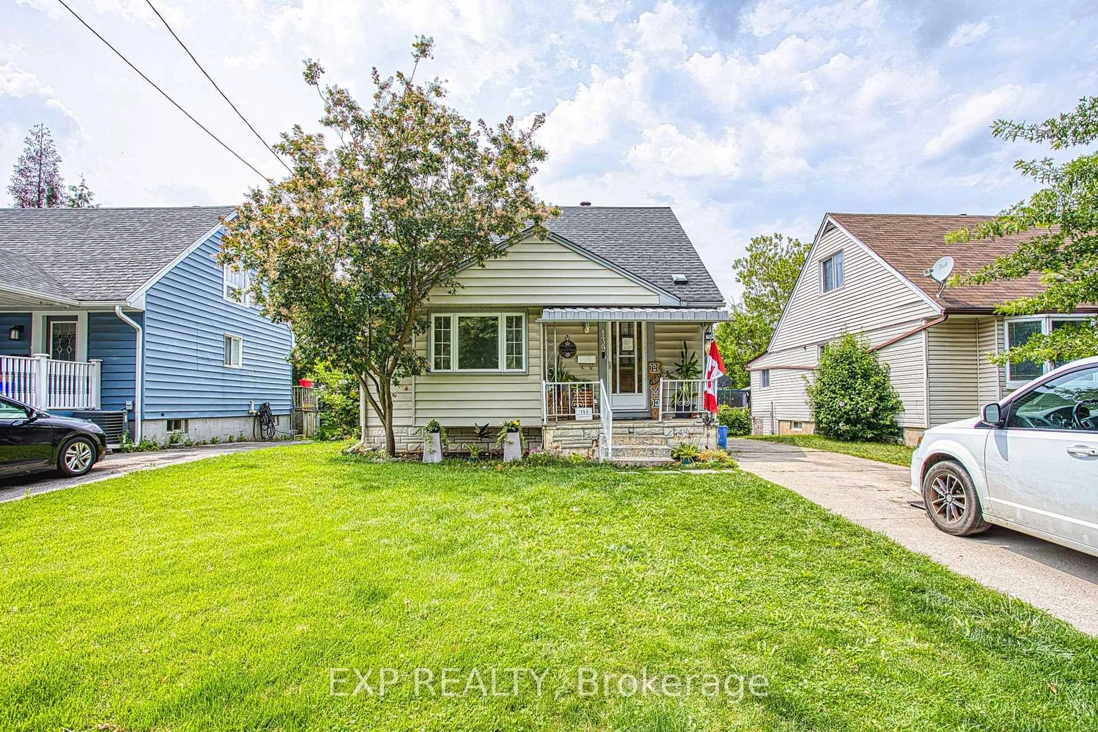 A pic from outside/outdoor area/front of a property/back of a property/a pic from drone, street for 139 Glassco Ave, Hamilton Ontario L8H 6A1