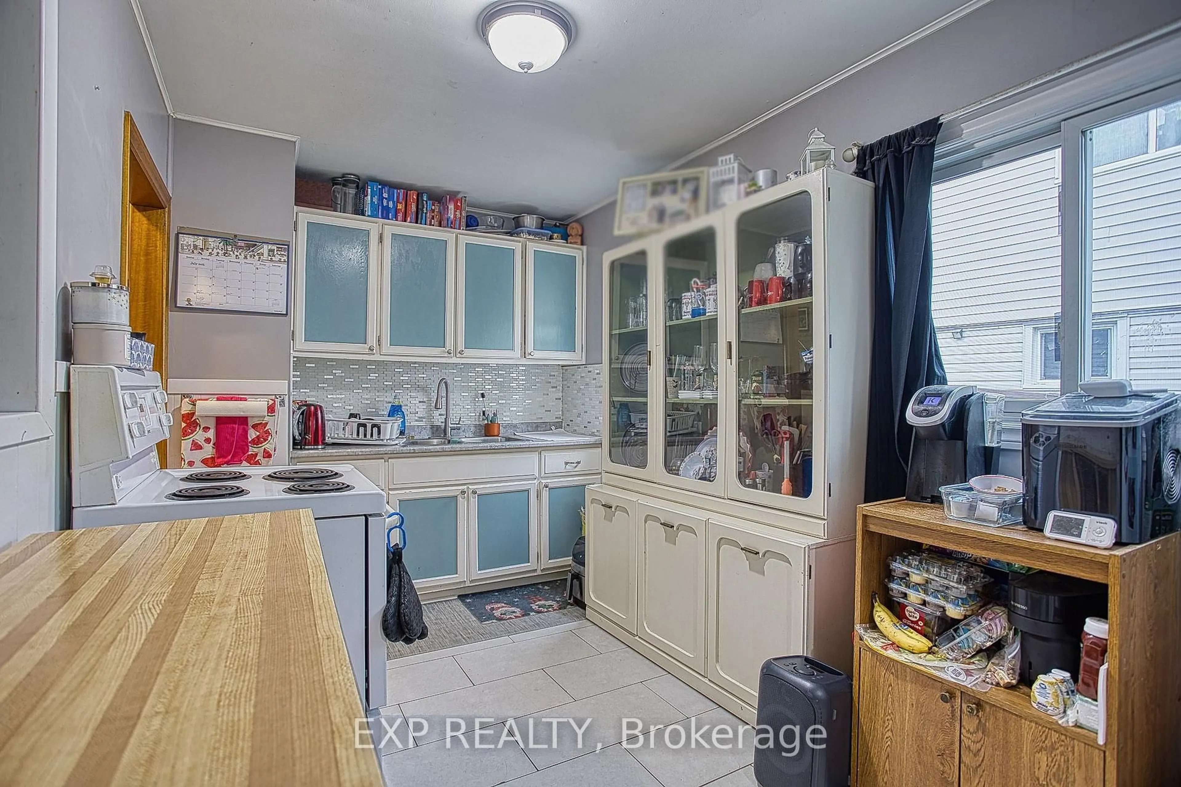Standard kitchen, unknown for 139 Glassco Ave, Hamilton Ontario L8H 6A1