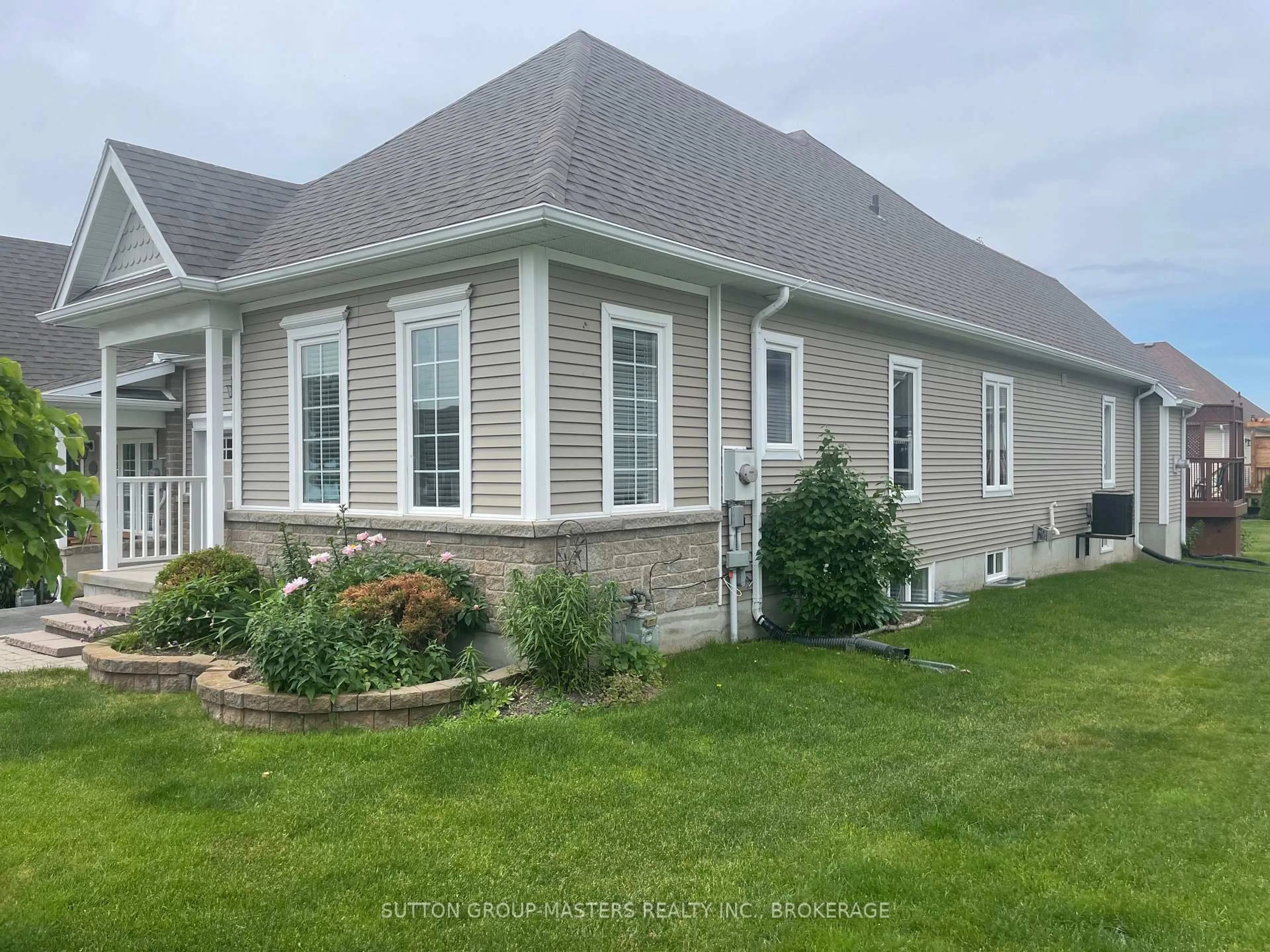 Home with vinyl exterior material, unknown for 133 Britannia Cres, Bath Ontario K0H 1G0