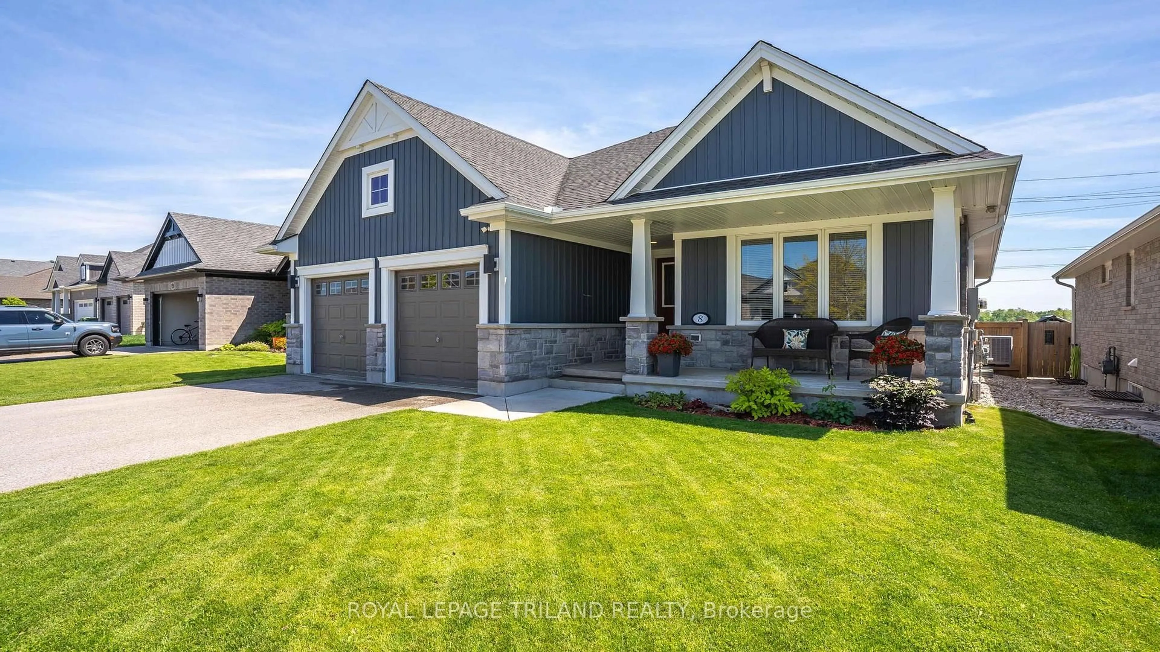 Home with vinyl exterior material, street for 8 MELROSE Crt, St. Thomas Ontario N5R 0J4