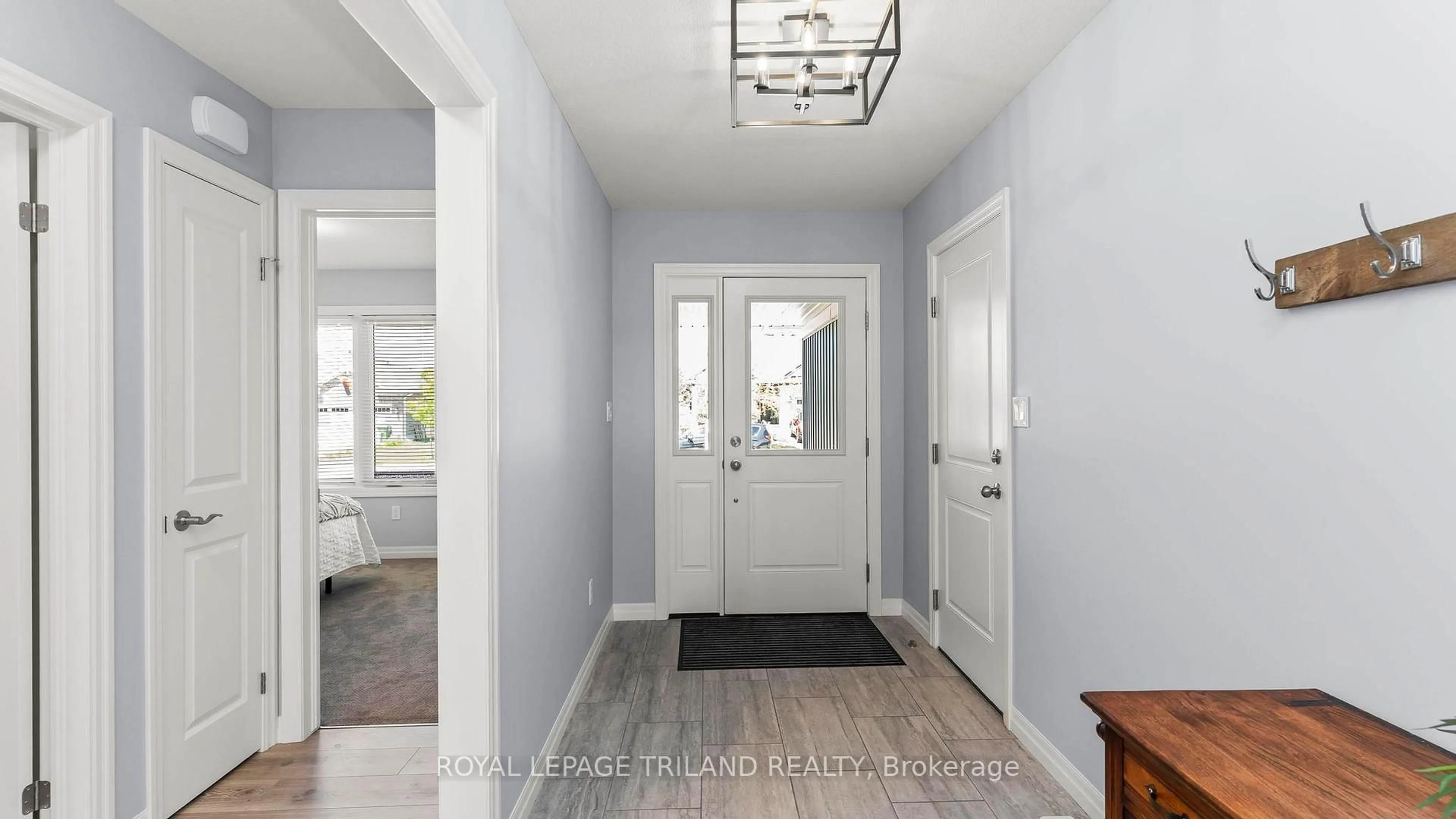 Indoor entryway for 8 MELROSE Crt, St. Thomas Ontario N5R 0J4