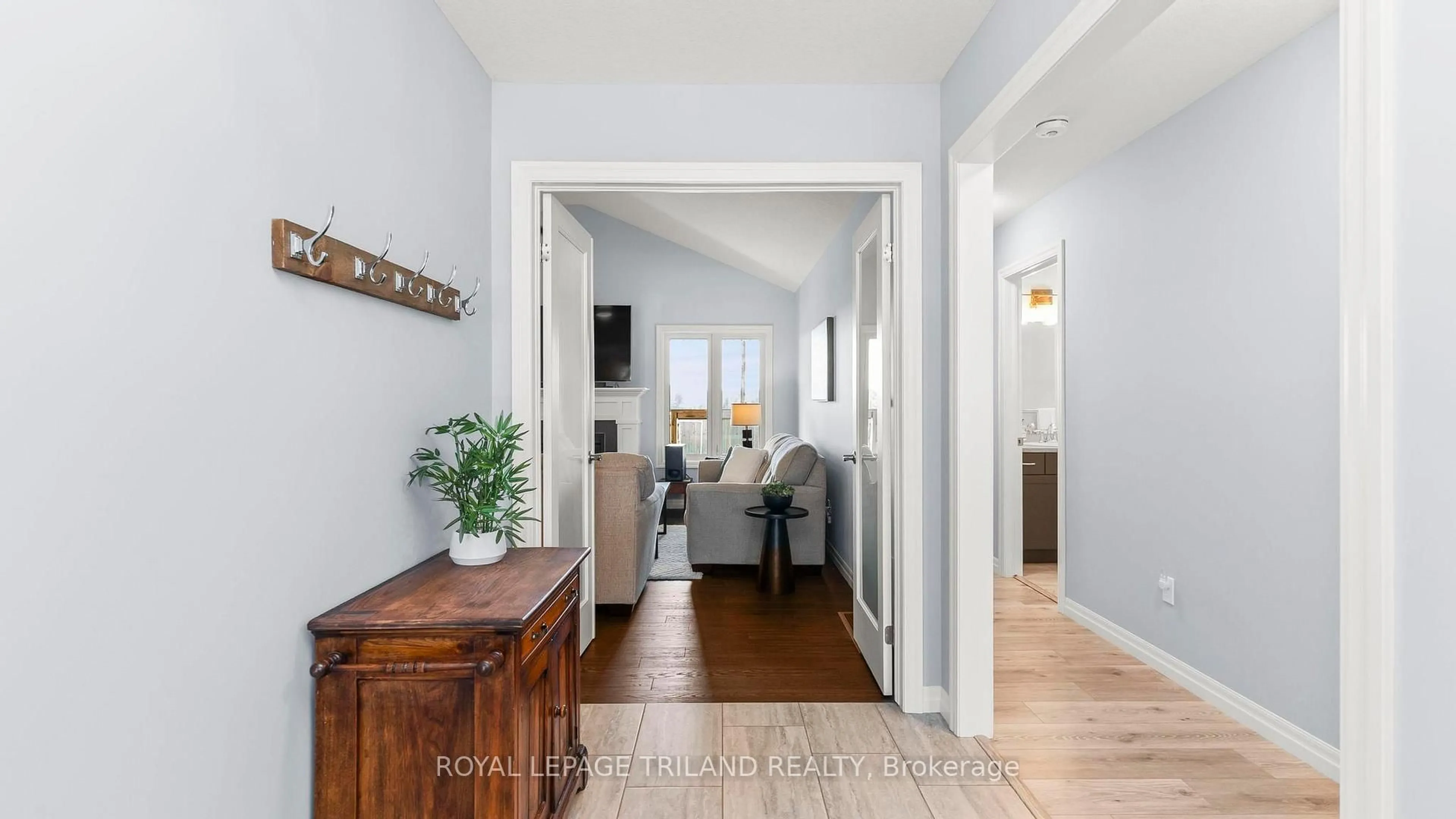 Indoor entryway for 8 MELROSE Crt, St. Thomas Ontario N5R 0J4