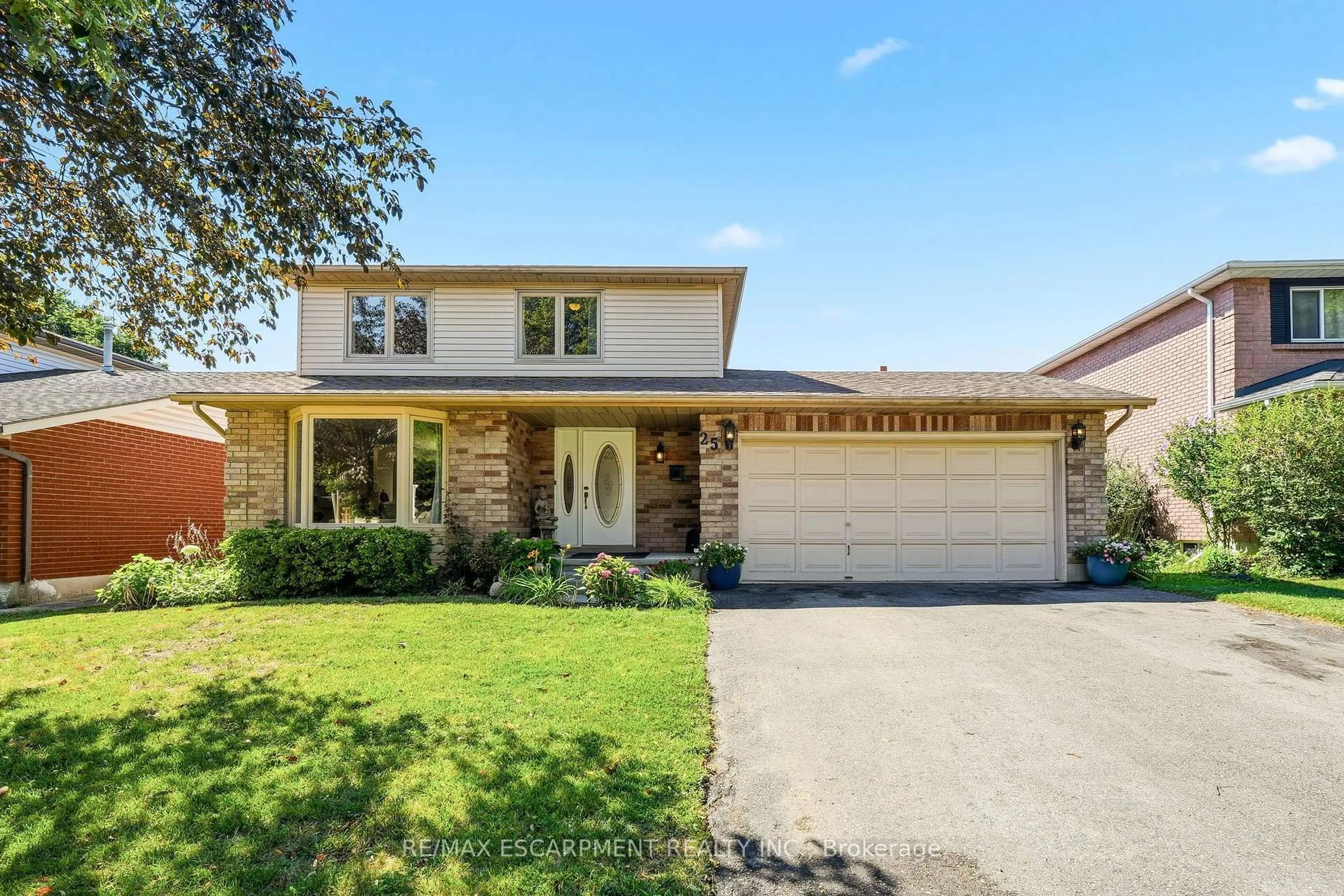 Home with brick exterior material, street for 25 Winter Way, Brantford Ontario N3T 6G3