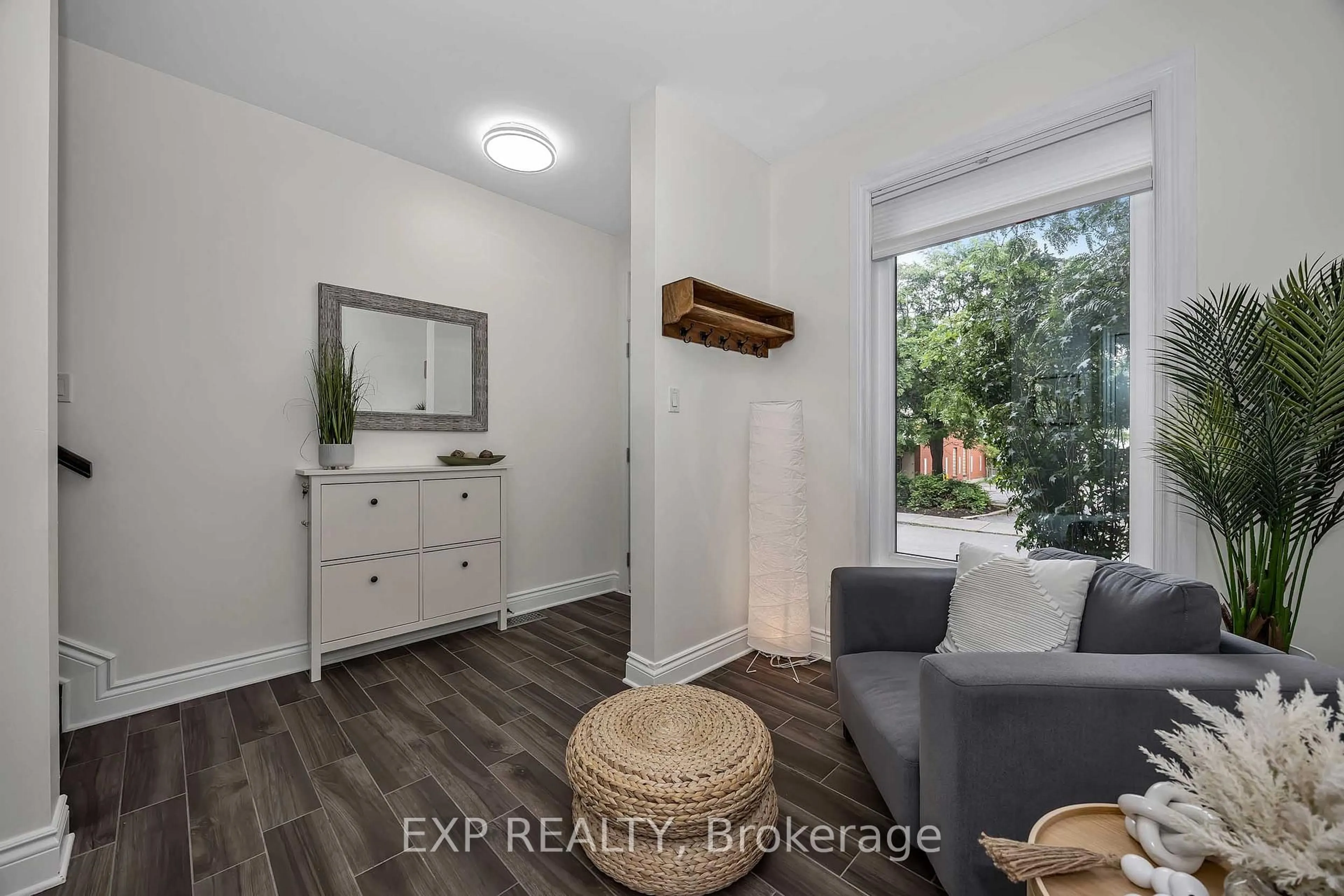Unknown for 296 Cambridge St, Ottawa Ontario K1R 0B4