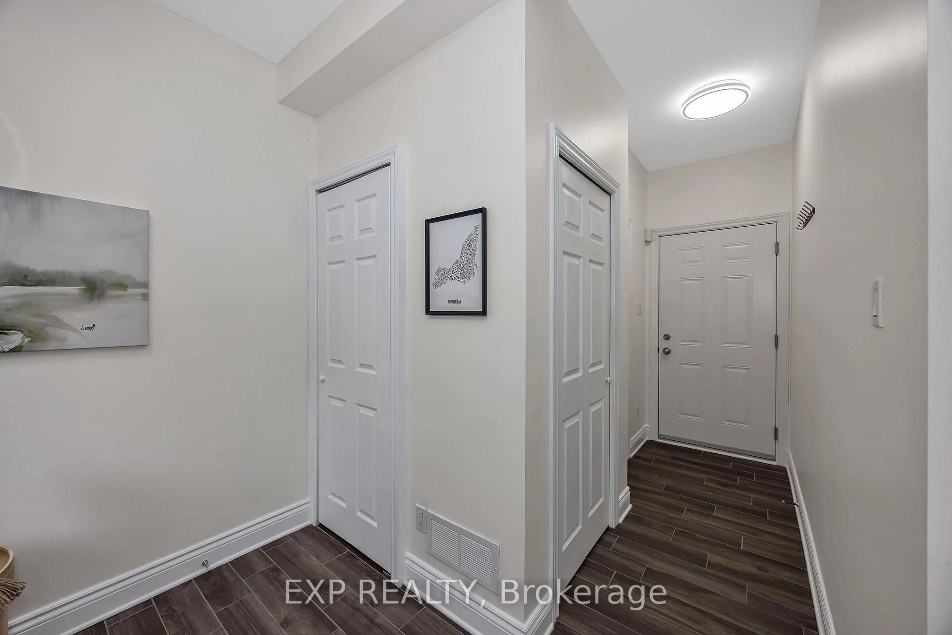 Indoor entryway for 296 Cambridge St, Ottawa Ontario K1R 0B4