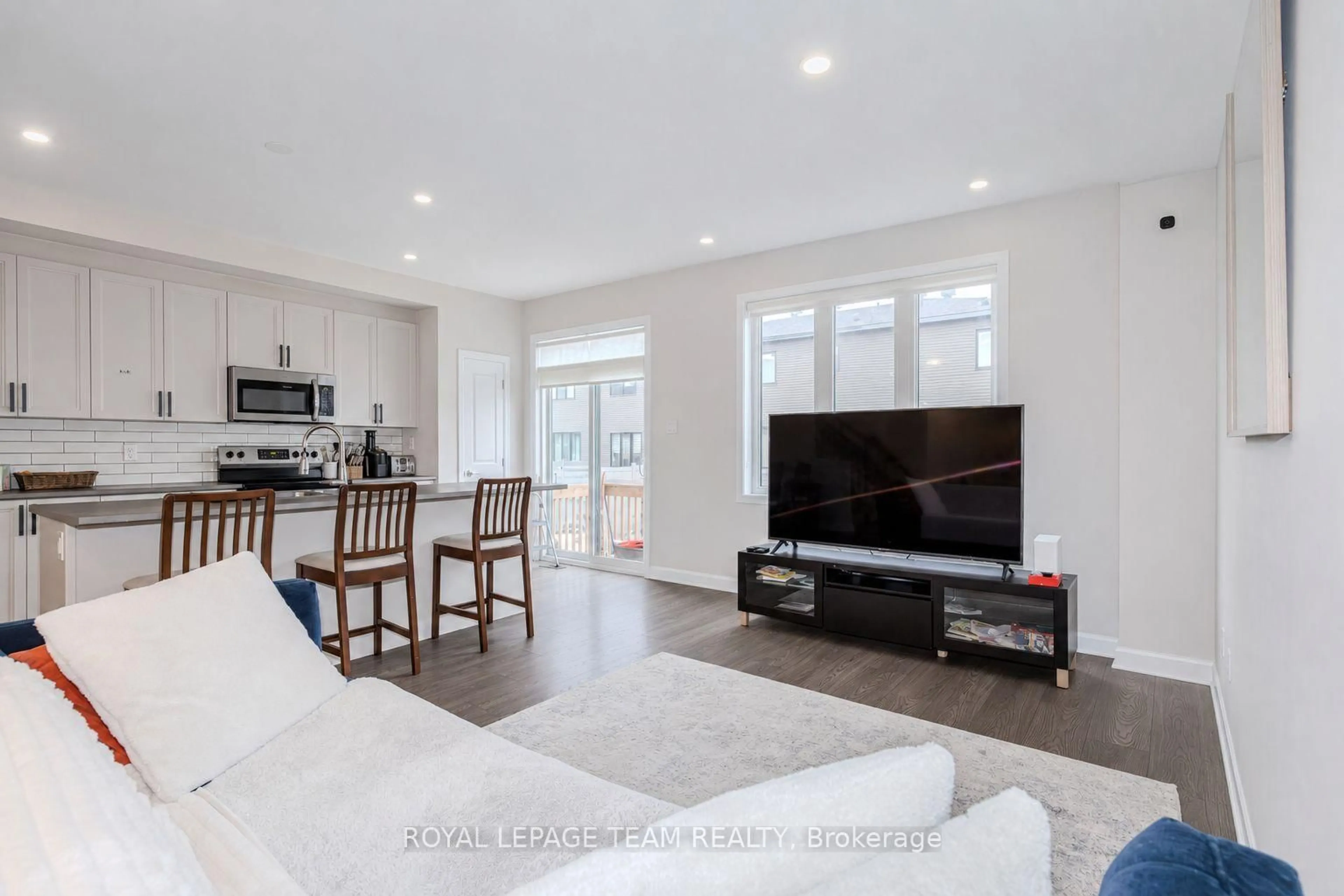 Living room with furniture, unknown for 2004 Caltra Cres, Ottawa Ontario K2J 6V4