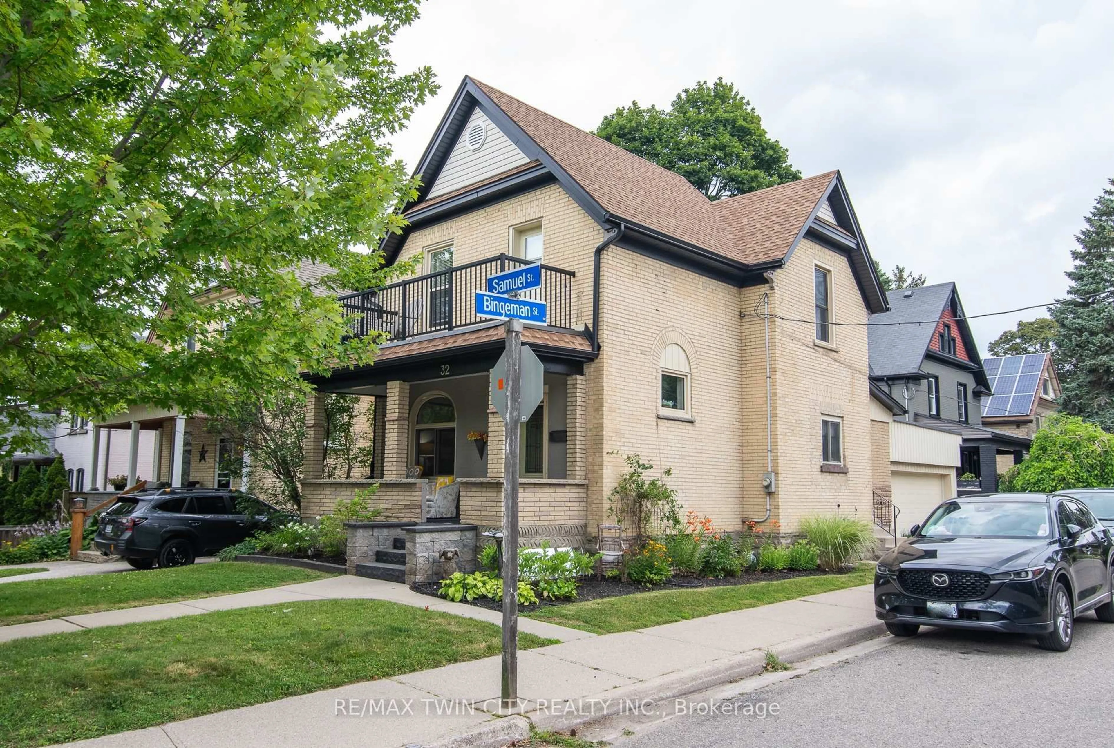 Home with brick exterior material, street for 32 Samuel St, Kitchener Ontario N2H 1P1