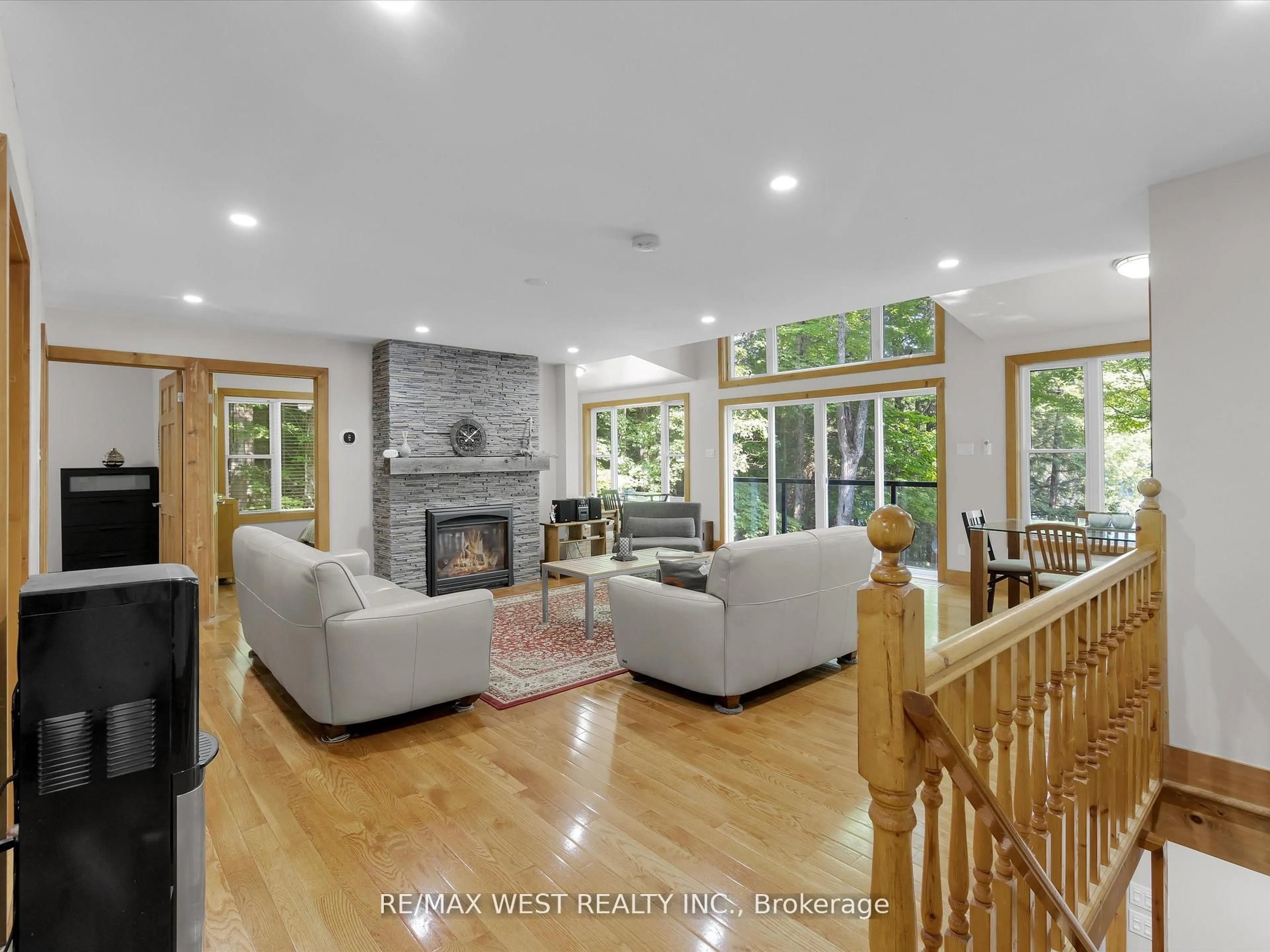 Living room with furniture, unknown for 1091 Mcarthur Point Rd, Lake of Bays Ontario P0B 1A0