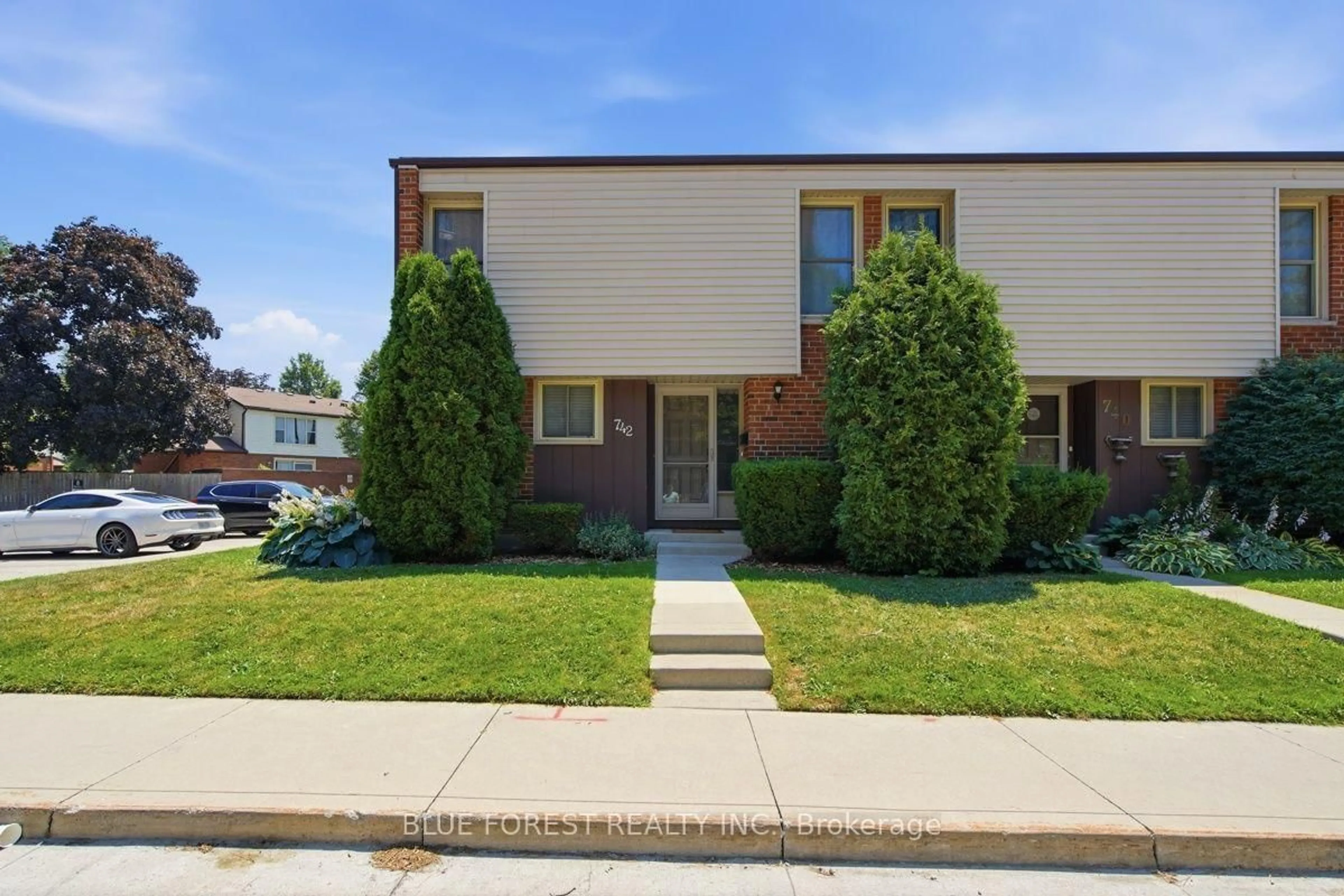 Home with brick exterior material, street for 742 Fanshawe Park Rd, London North Ontario N5X 2B9