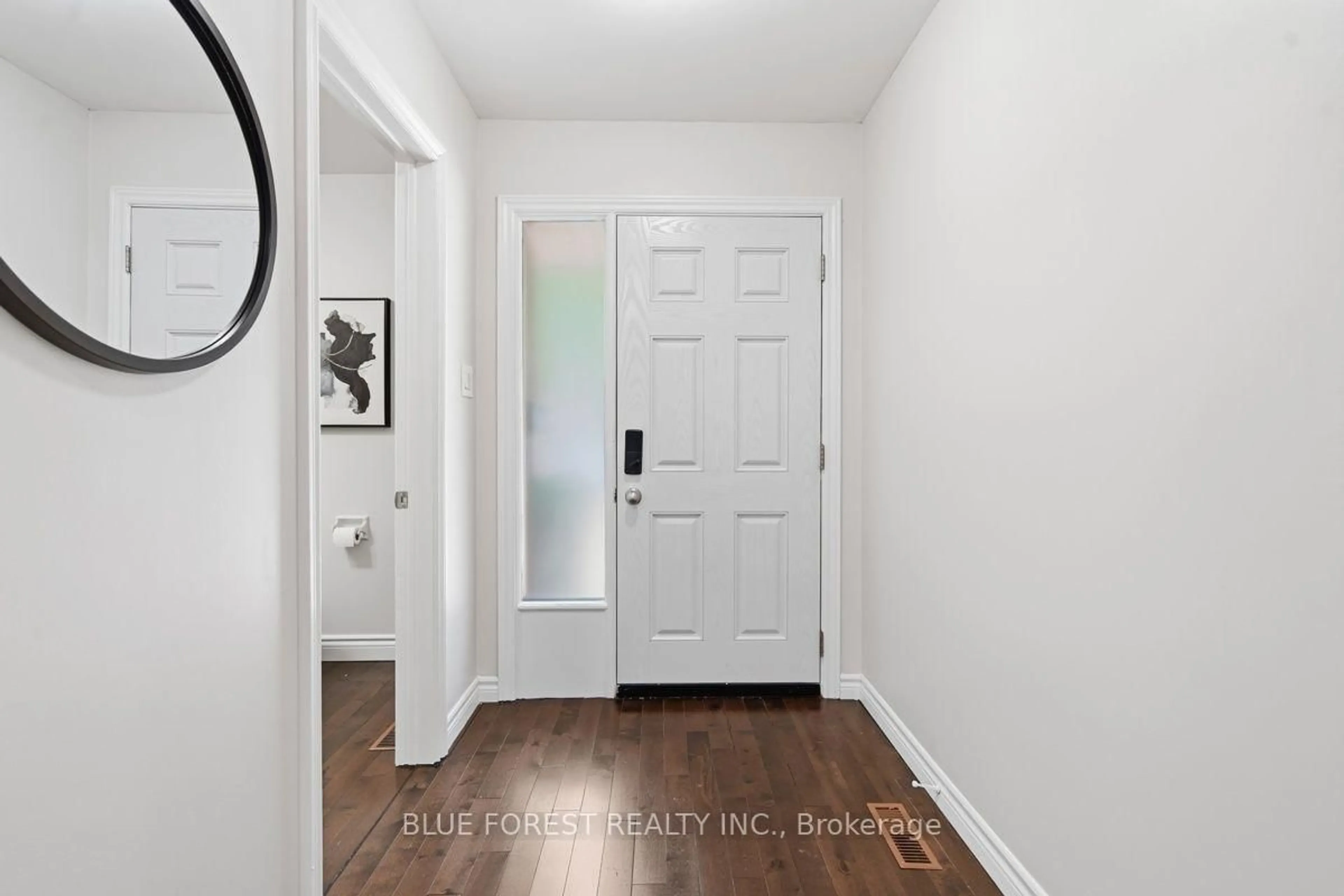 Indoor entryway for 742 Fanshawe Park Rd, London North Ontario N5X 2B9