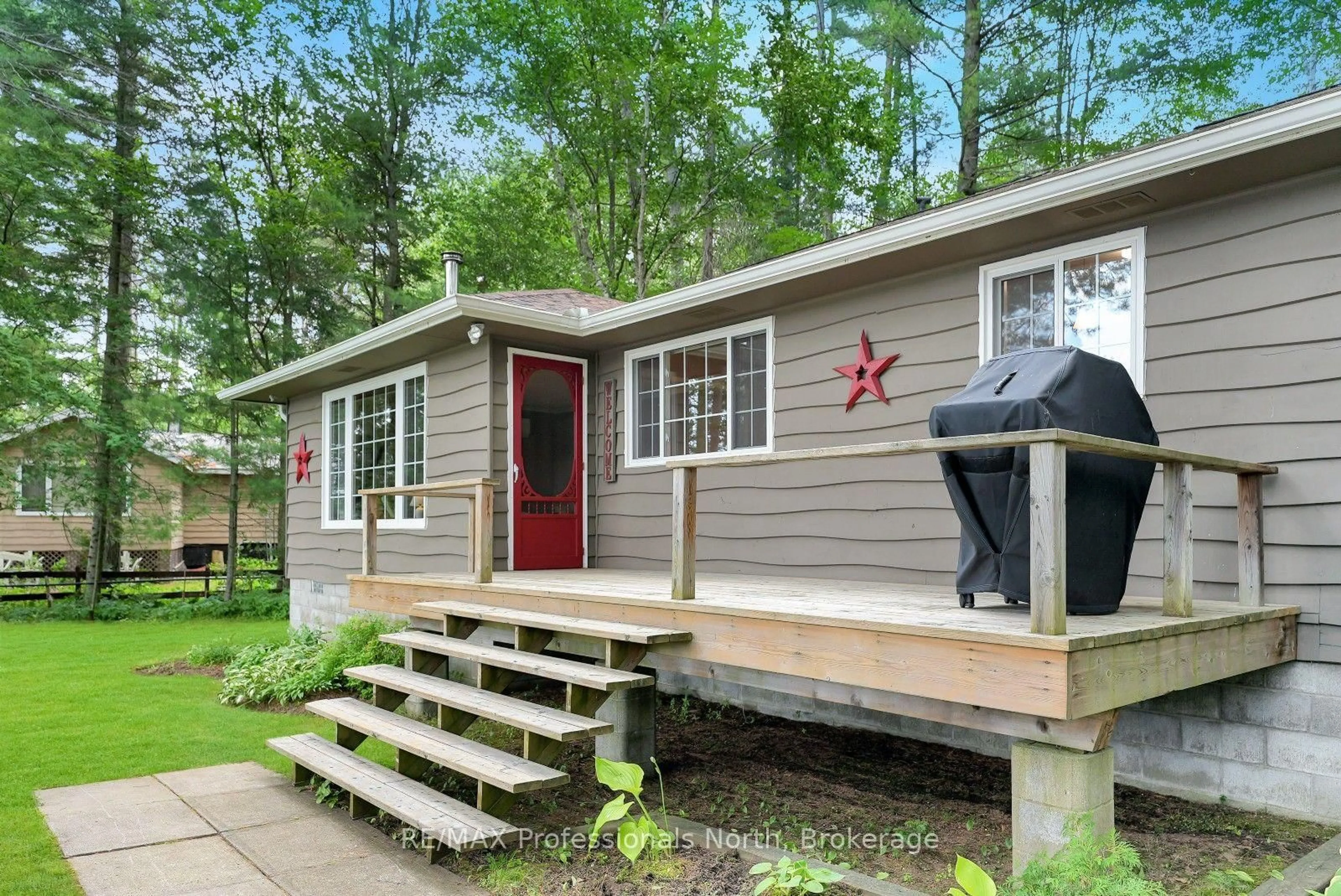 Home with vinyl exterior material, street for 1058 Jasmine Rd, Dysart et al Ontario K0M 2S0