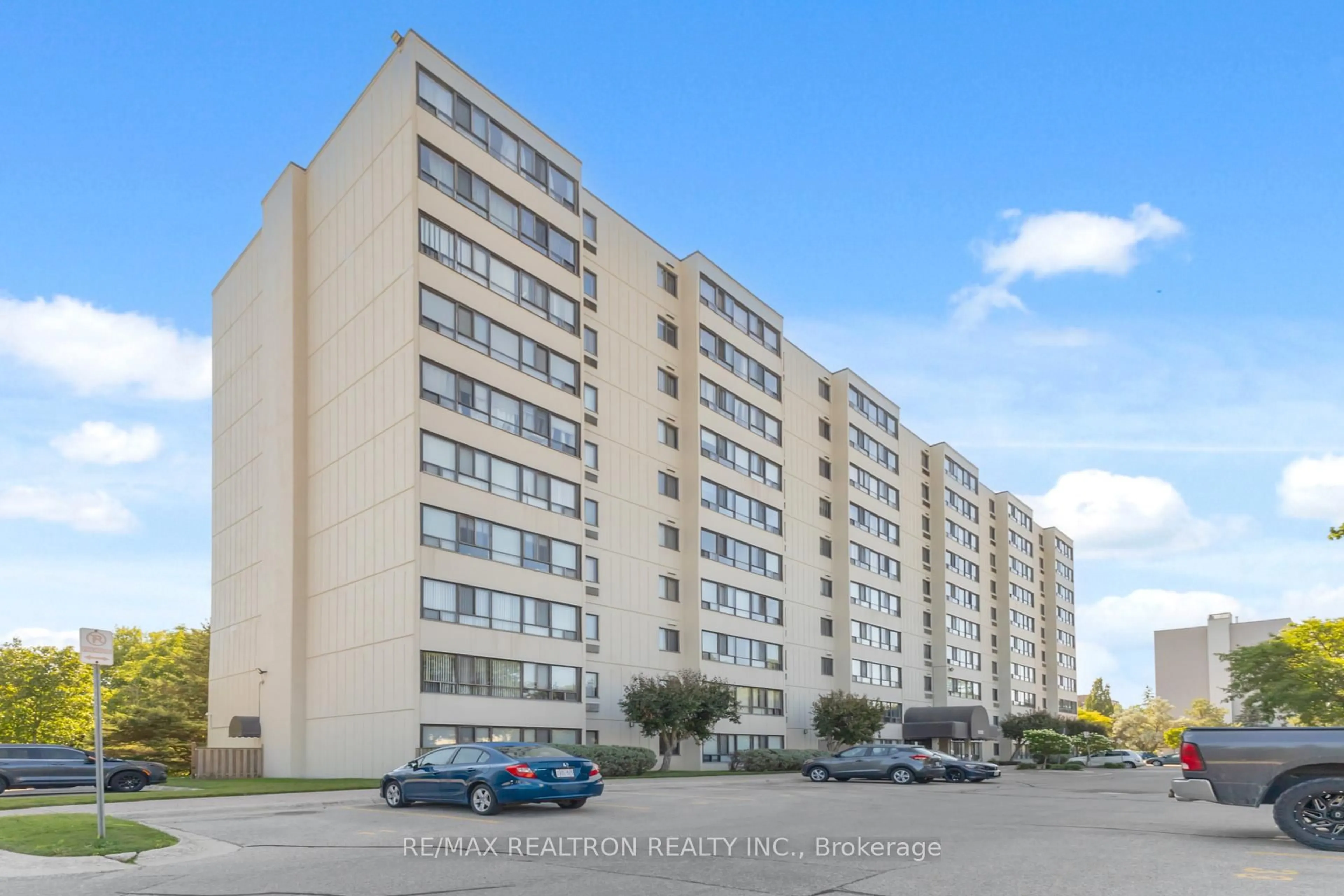 A pic from outside/outdoor area/front of a property/back of a property/a pic from drone, building for 1600 Adelaide St #905, London North Ontario N5X 3H6