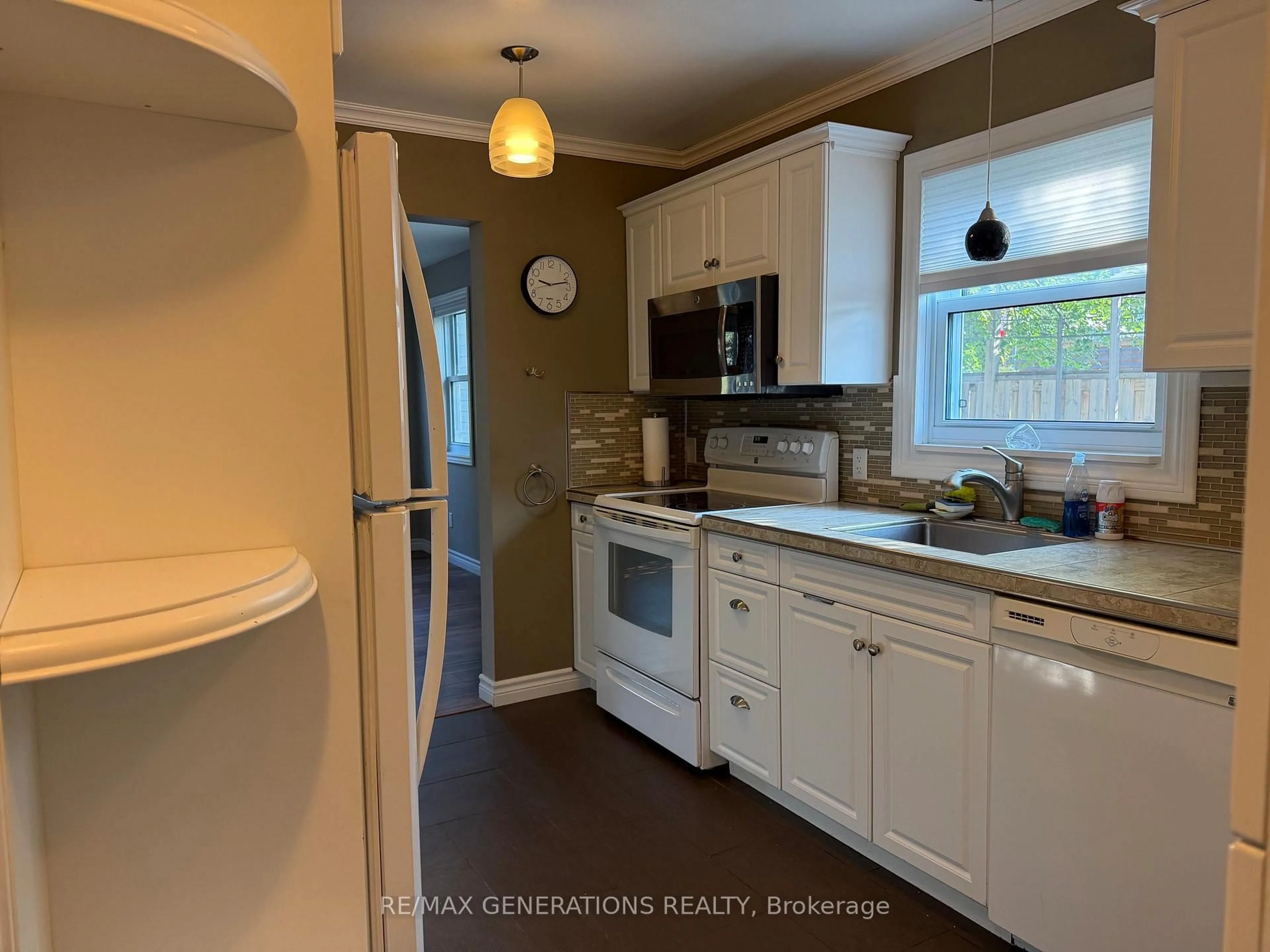 Standard kitchen, ceramic/tile floor for 23 Lakeview Dr, Terrace Bay Ontario P0T 2W0