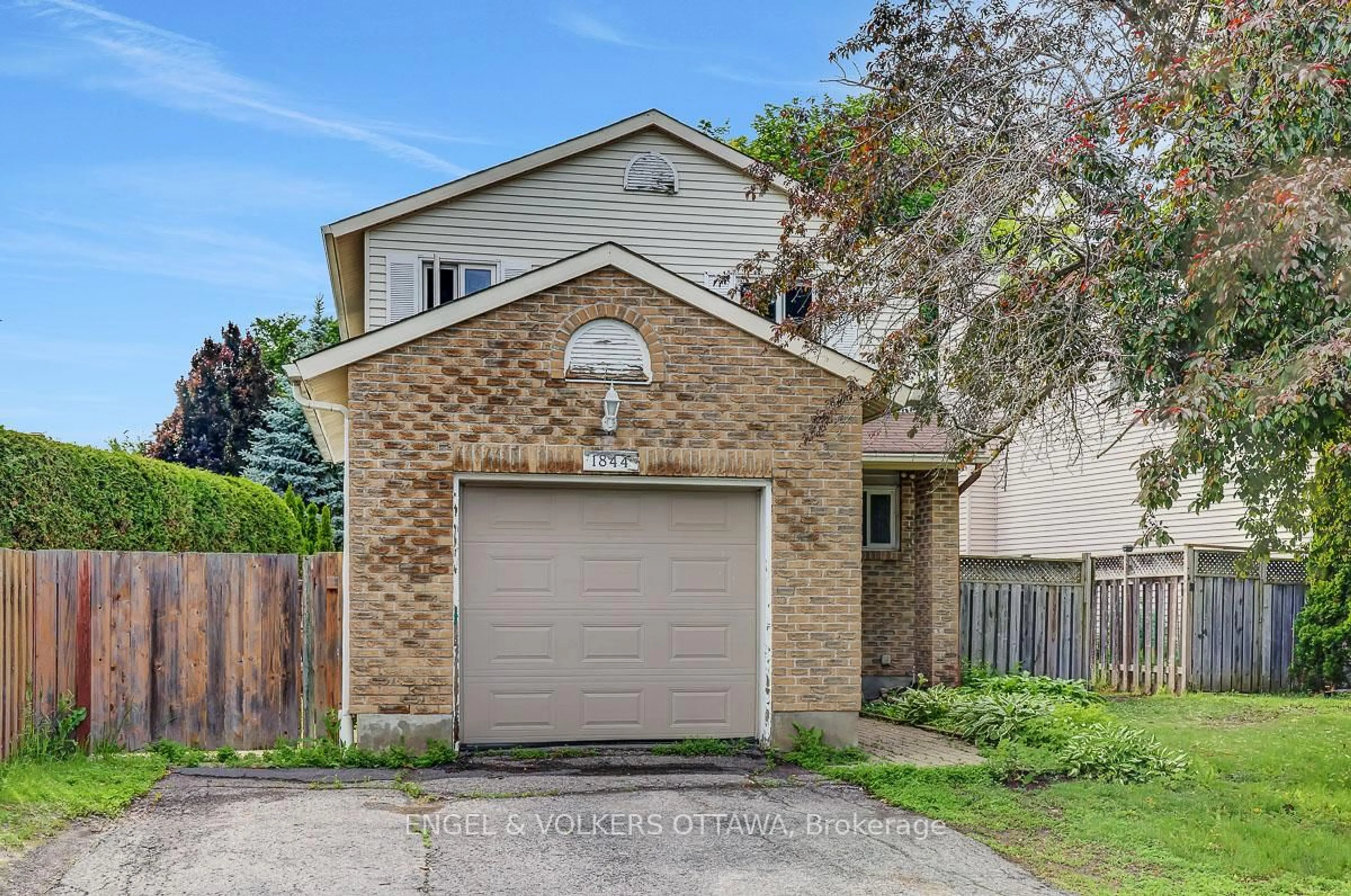 Home with brick exterior material, street for 1844 Prestwick Dr, Orleans Ontario K1E 2T3