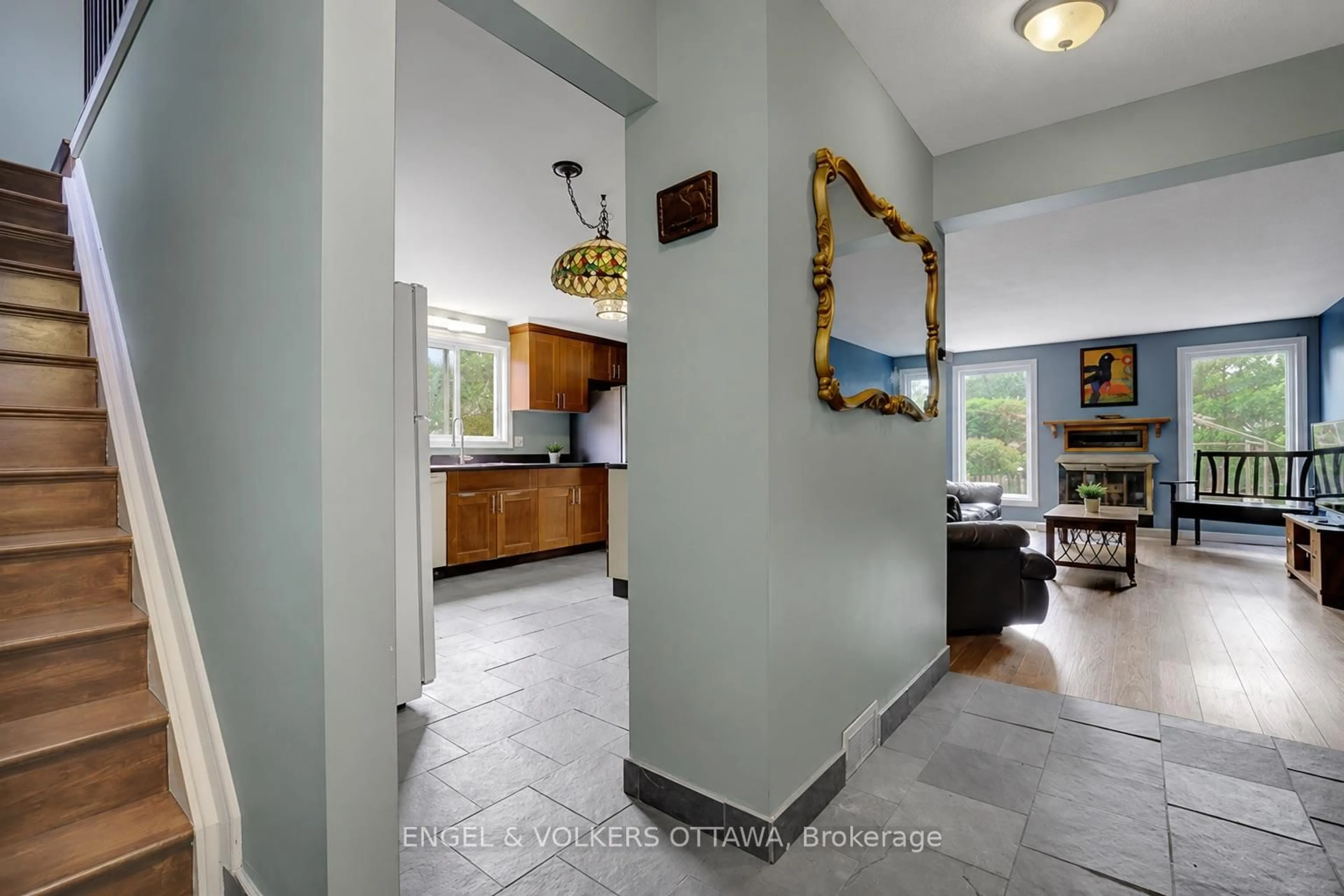 Unknown for 1844 Prestwick Dr, Orleans Ontario K1E 2T3