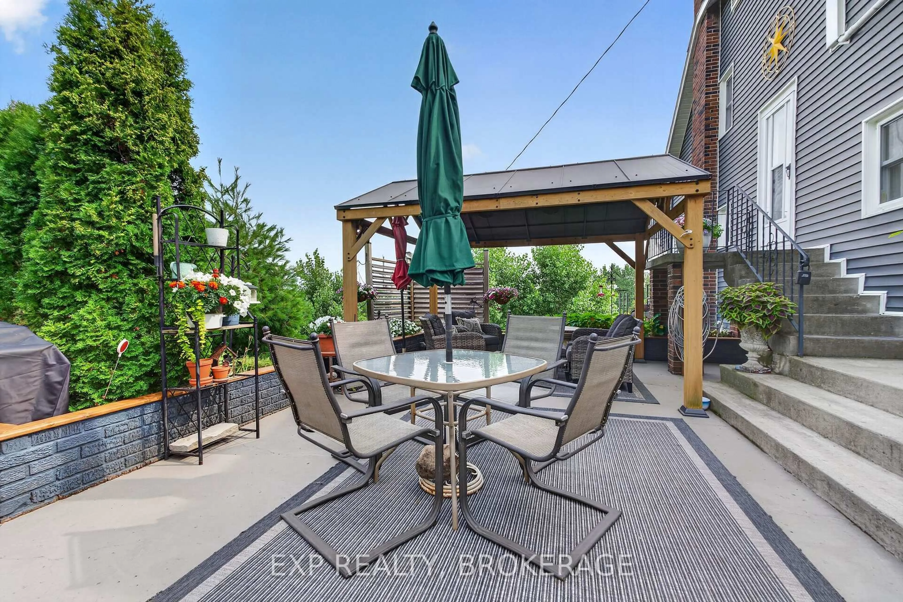 Patio, street for 4682 COUNTY 2 Rd, Front of Leeds & Seeleys Bay Ontario K7G 2V5