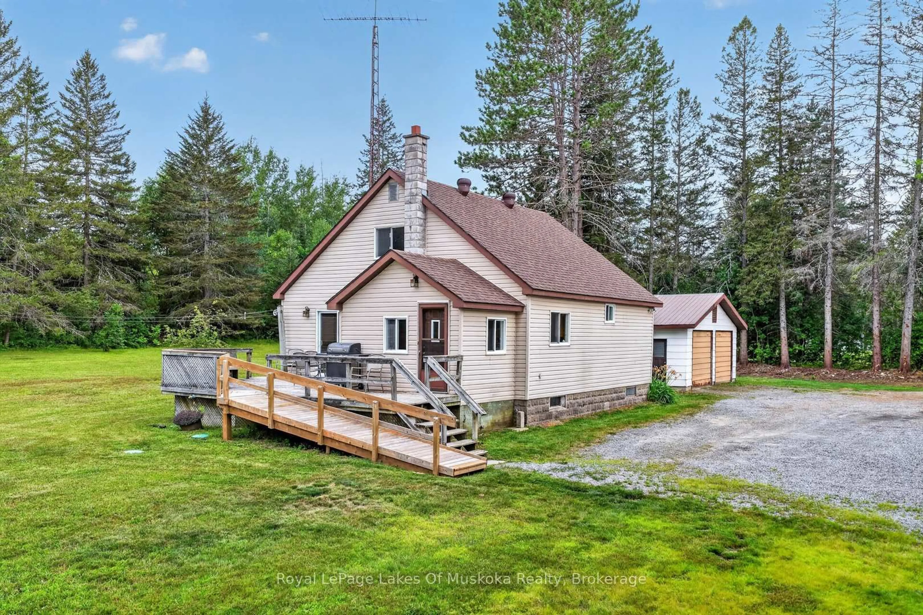 A pic from outside/outdoor area/front of a property/back of a property/a pic from drone, unknown for 1857 Highway 518 E Highway, Kearney Ontario P0A 1M0