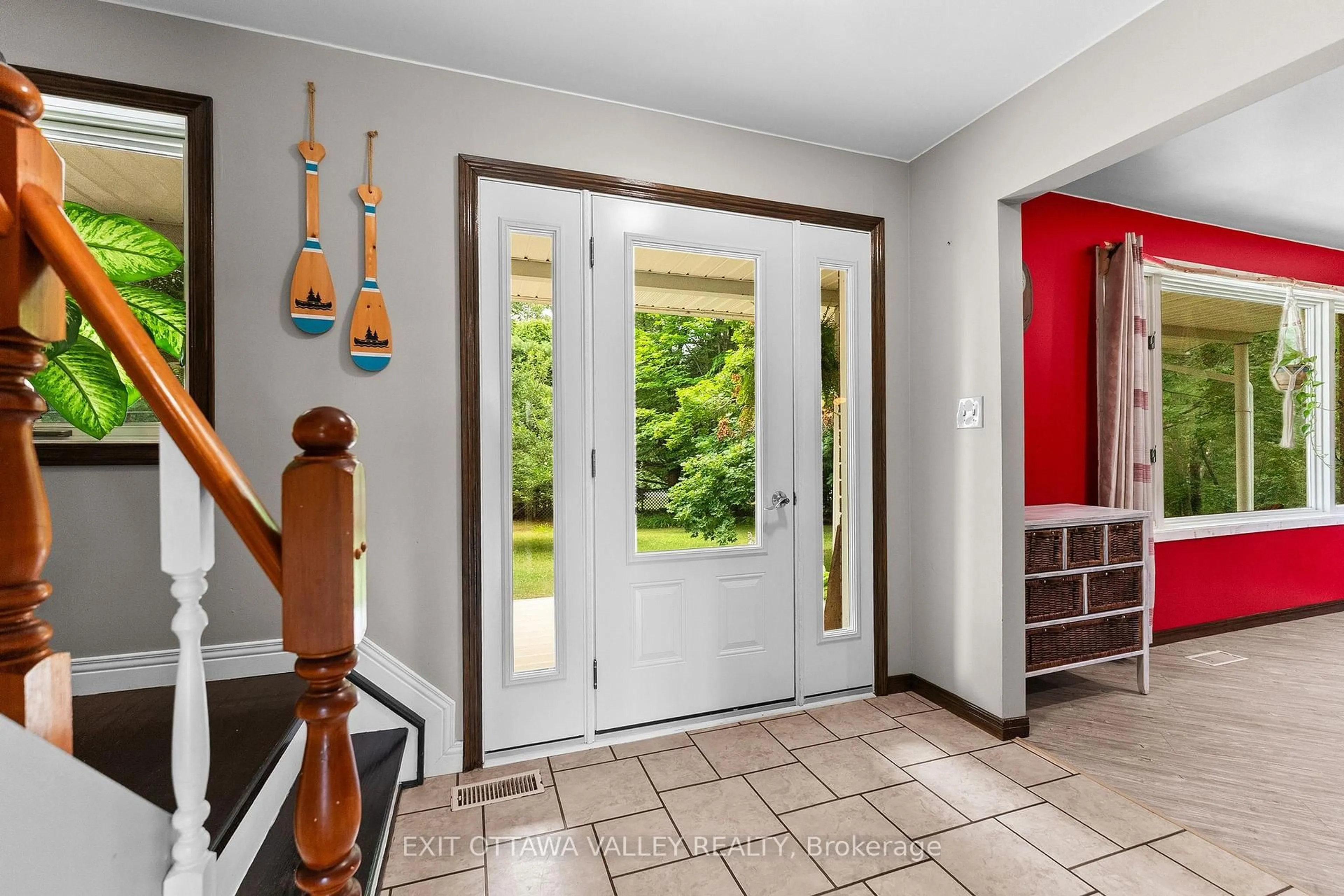 Indoor entryway for 1292 Green Lake Rd, Pembroke Ontario K8A 6W5