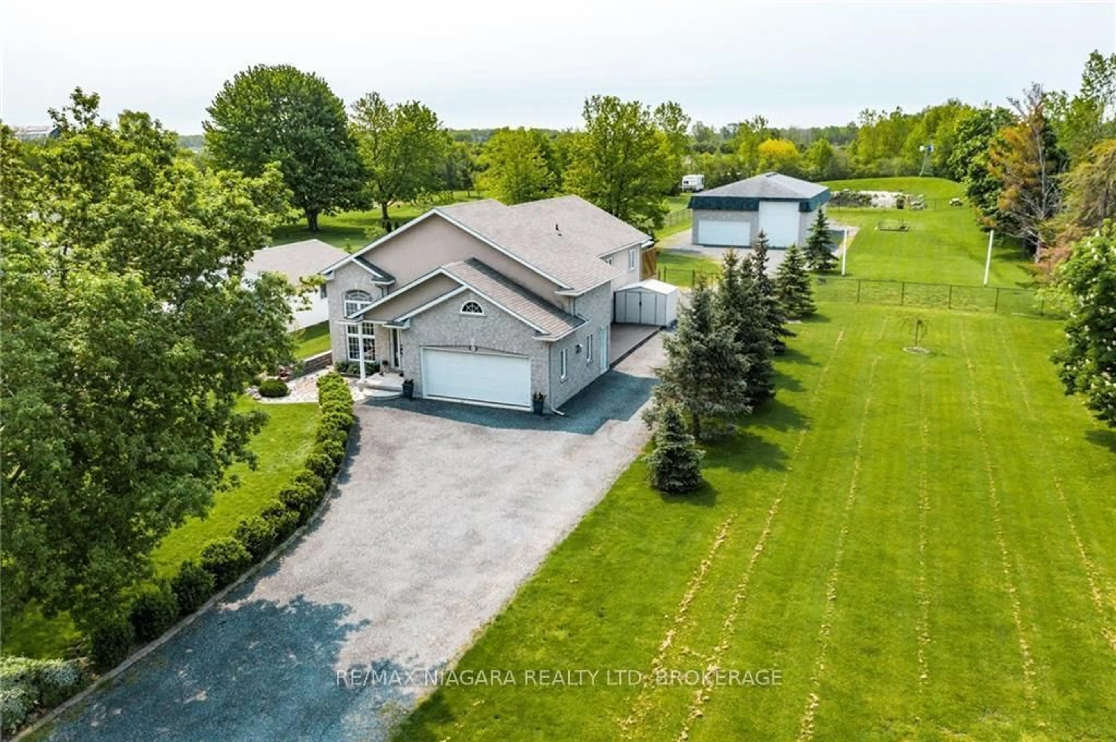 A pic from outside/outdoor area/front of a property/back of a property/a pic from drone, water/lake/river/ocean view for 1487 Barron Rd, Thorold Ontario L0S 1A0