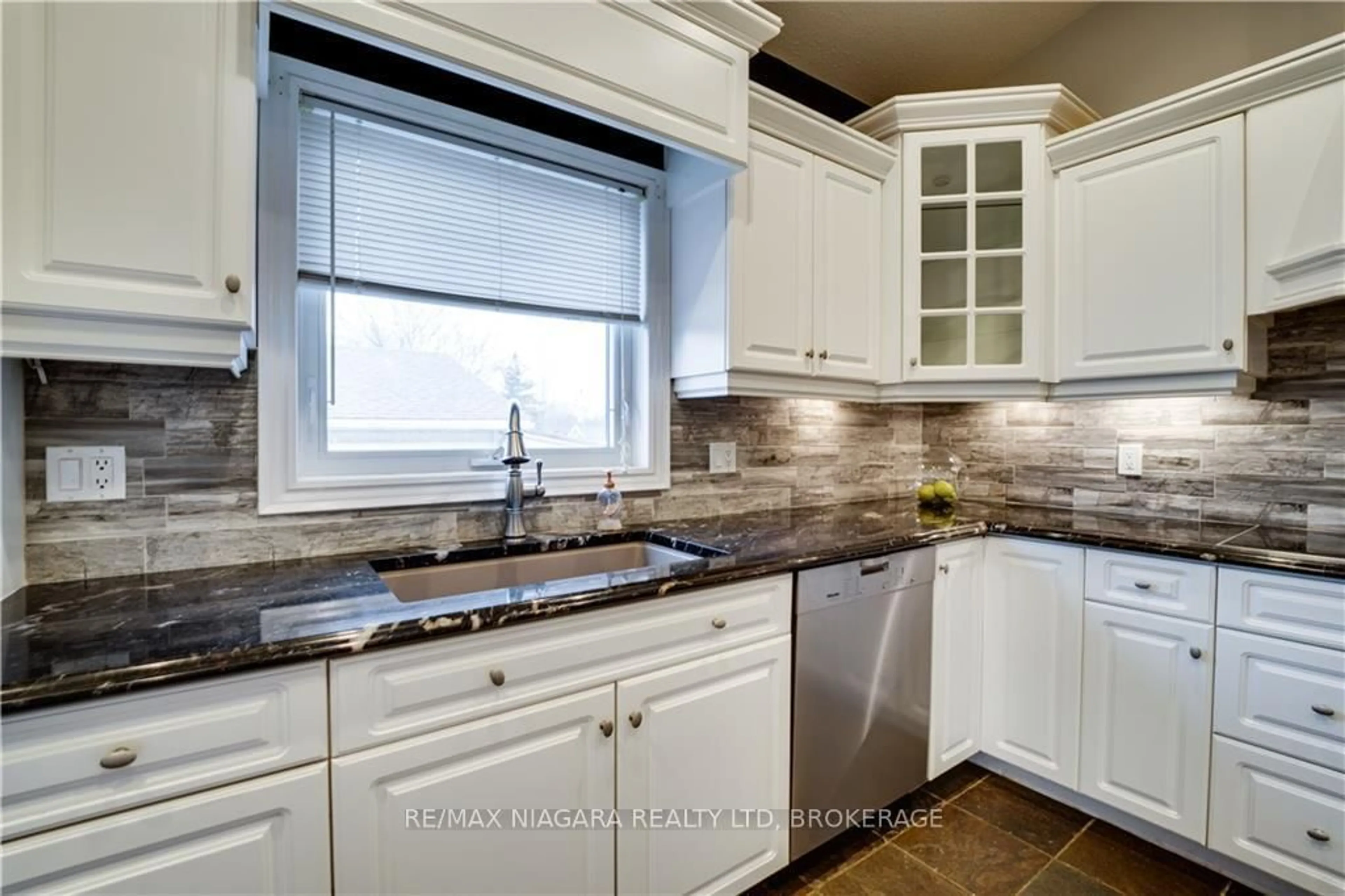 Contemporary kitchen, ceramic/tile floor for 1487 Barron Rd, Thorold Ontario L0S 1A0