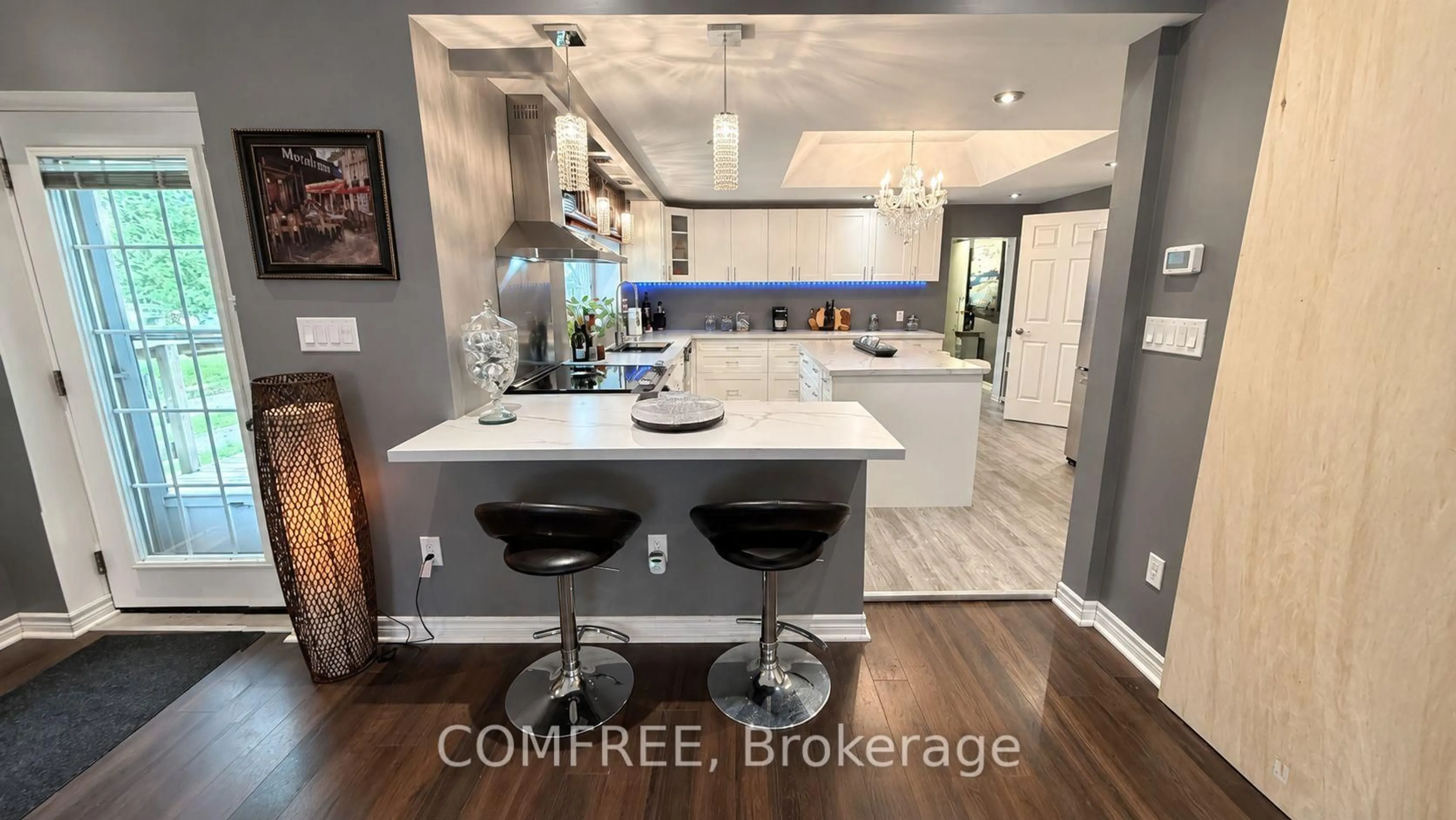 Open concept kitchen, ceramic/tile floor for 8950 Brown Rd, Niagara Falls Ontario L2E 6V5