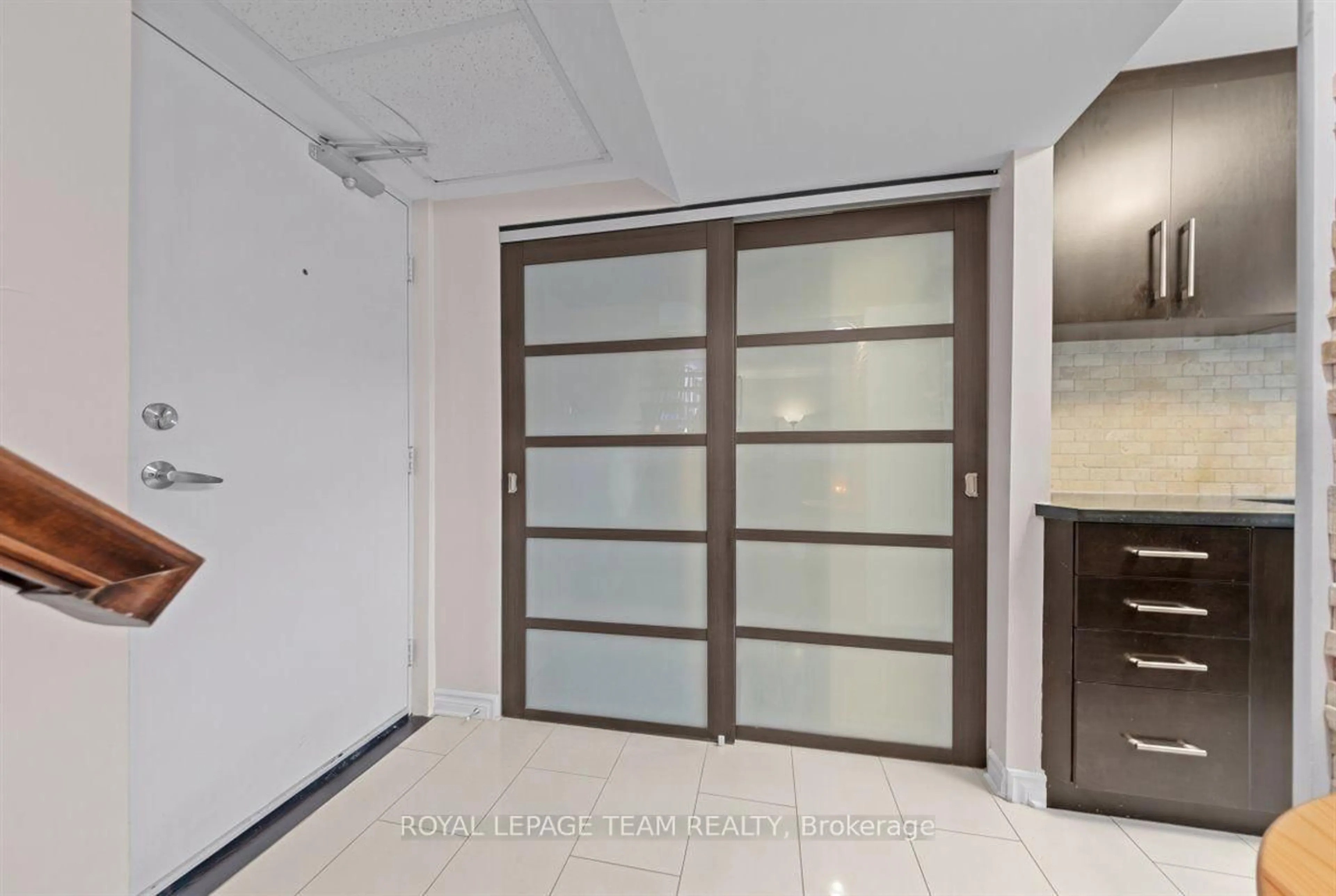 Indoor foyer for 12 Corkstown Rd #201, Ottawa Ontario K2H 5B3