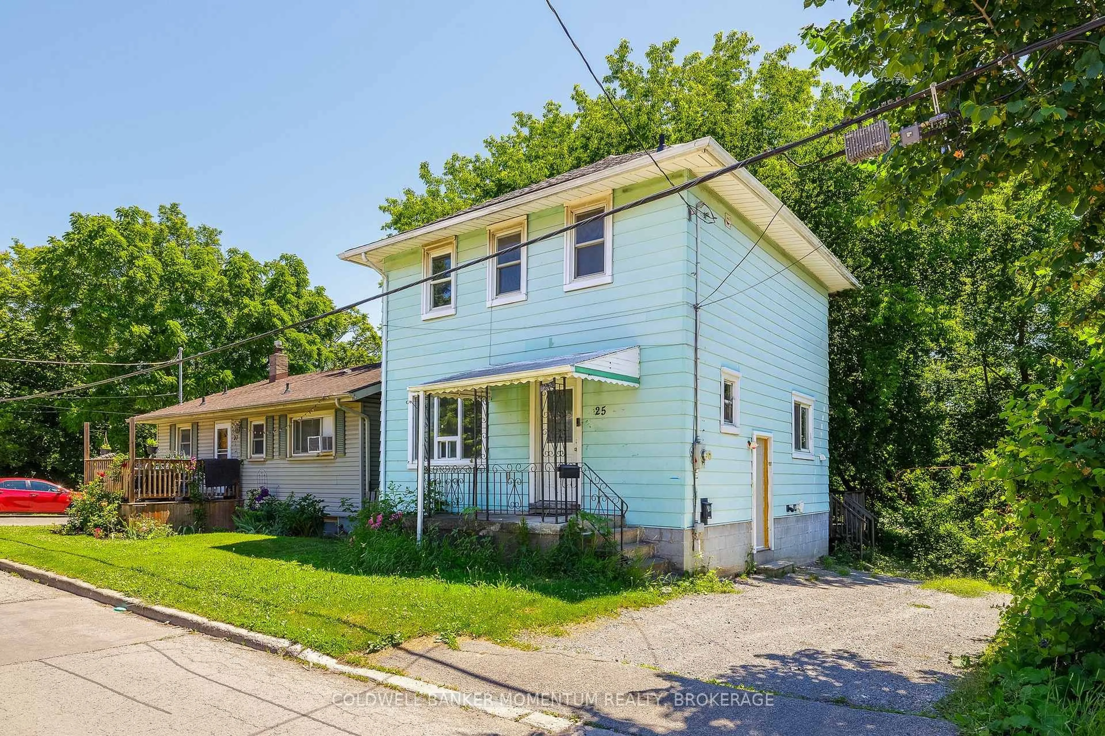 A pic from outside/outdoor area/front of a property/back of a property/a pic from drone, street for 25 GALE Cres, St. Catharines Ontario L2R 3K8