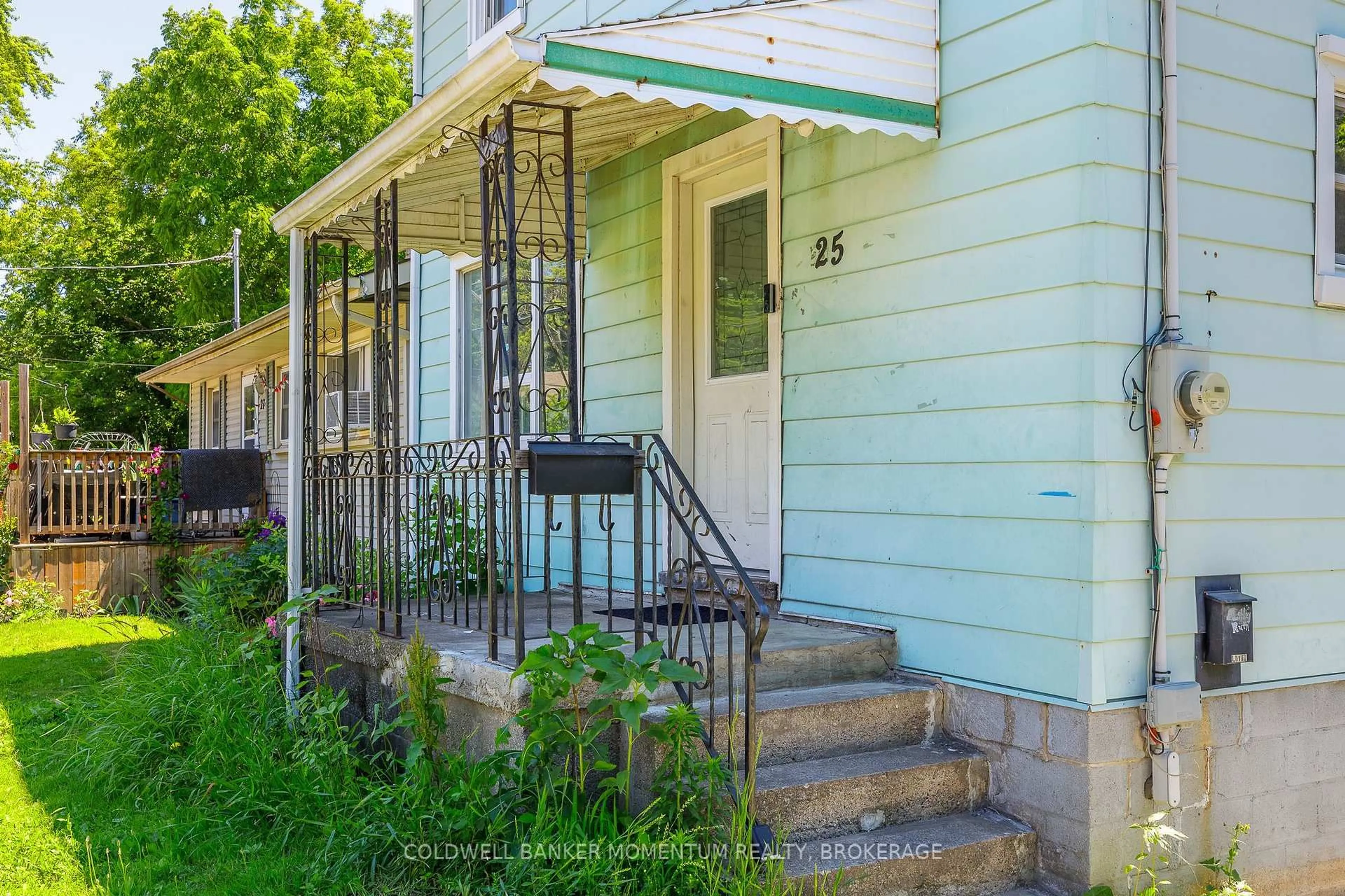 Patio, street for 25 GALE Cres, St. Catharines Ontario L2R 3K8