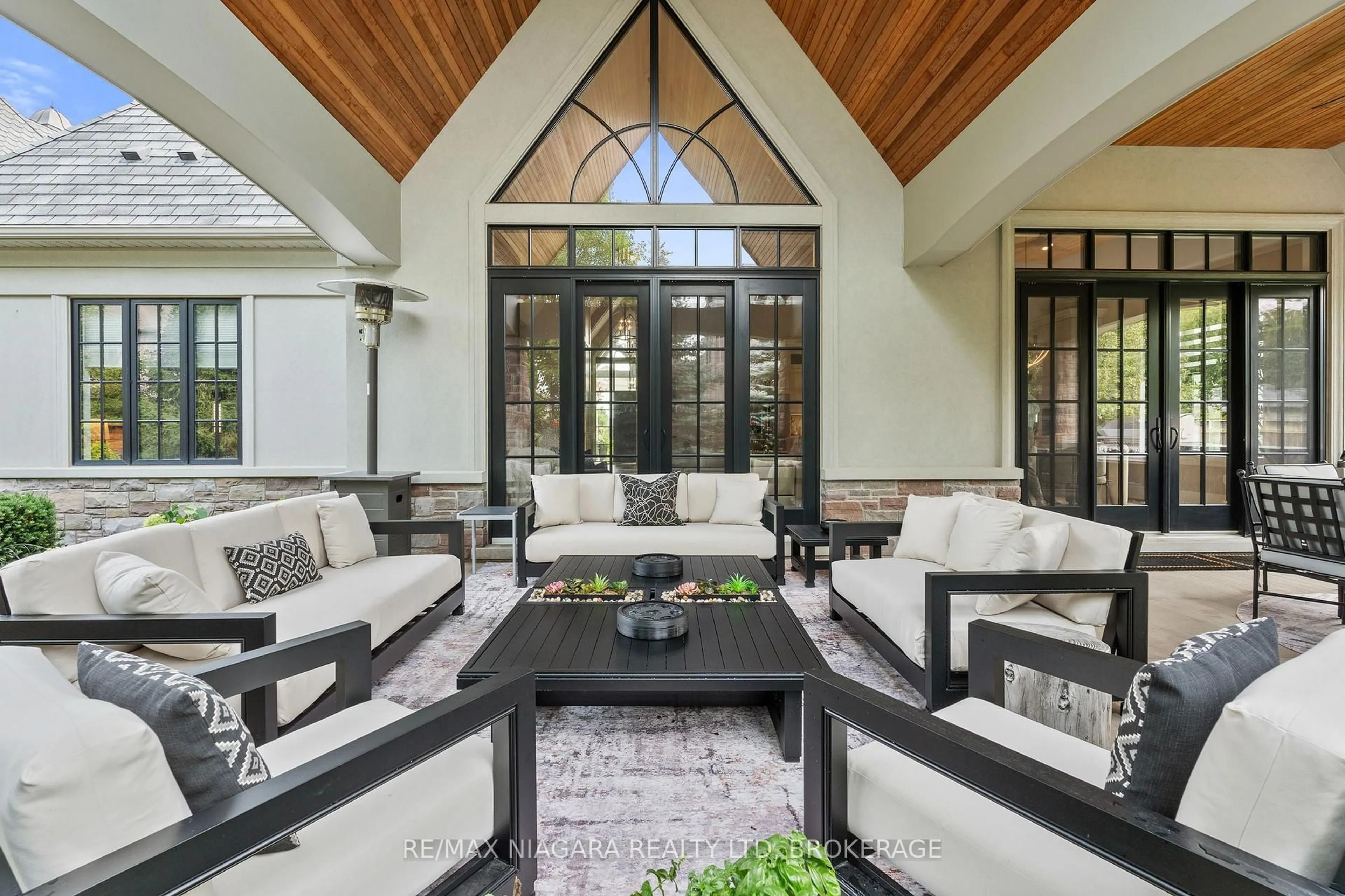 Patio, mountain view for 33 Cottage St, Niagara-on-the-Lake Ontario L0S 1J0