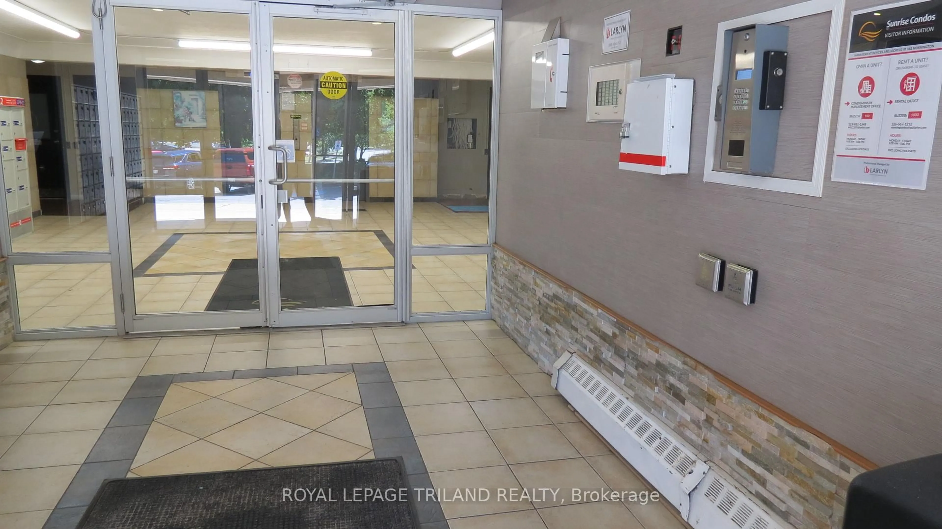 Indoor foyer for 583 Mornington Ave #504, London East Ontario N5Y 3E9