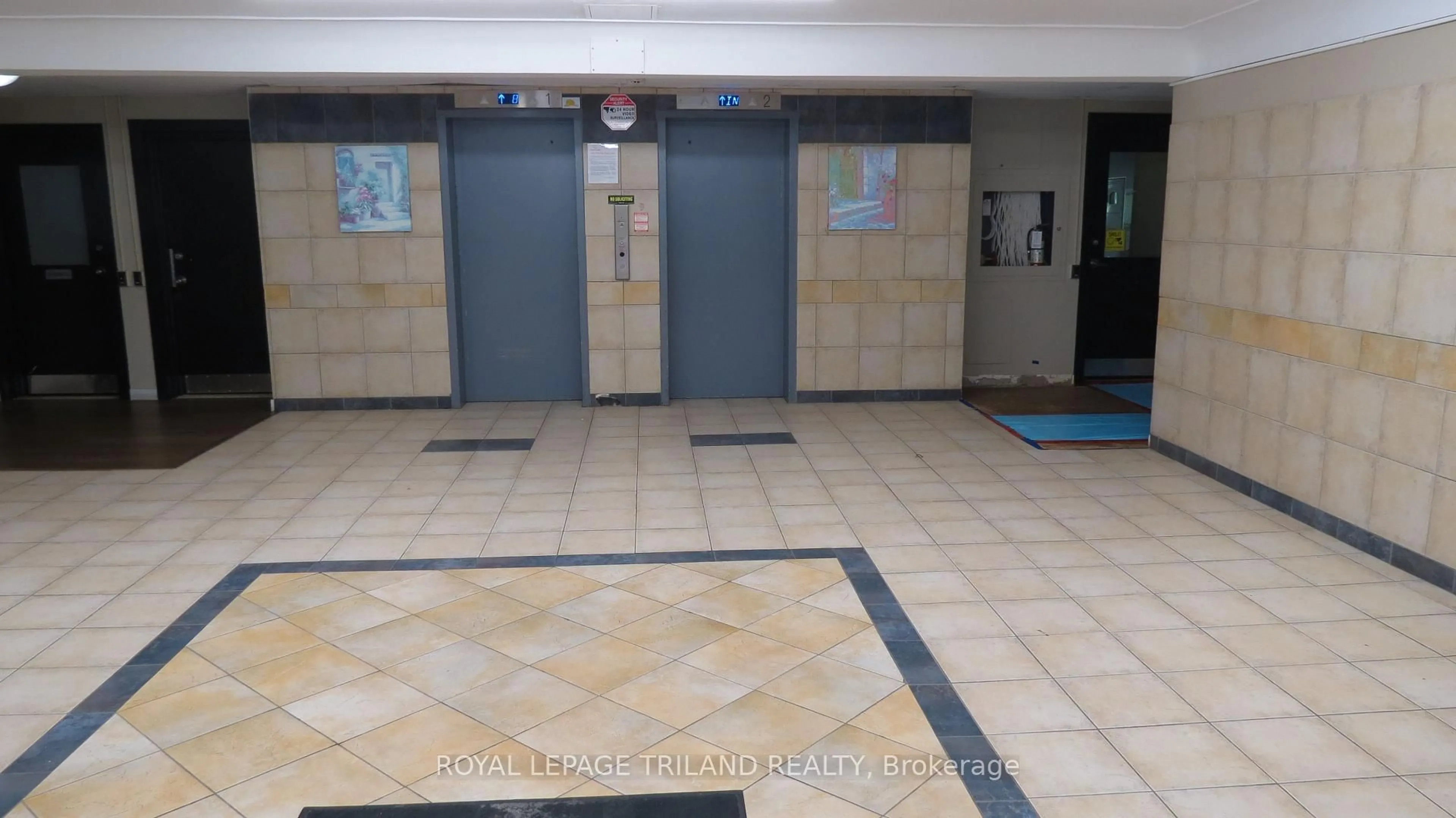 Indoor foyer for 583 Mornington Ave #504, London East Ontario N5Y 3E9